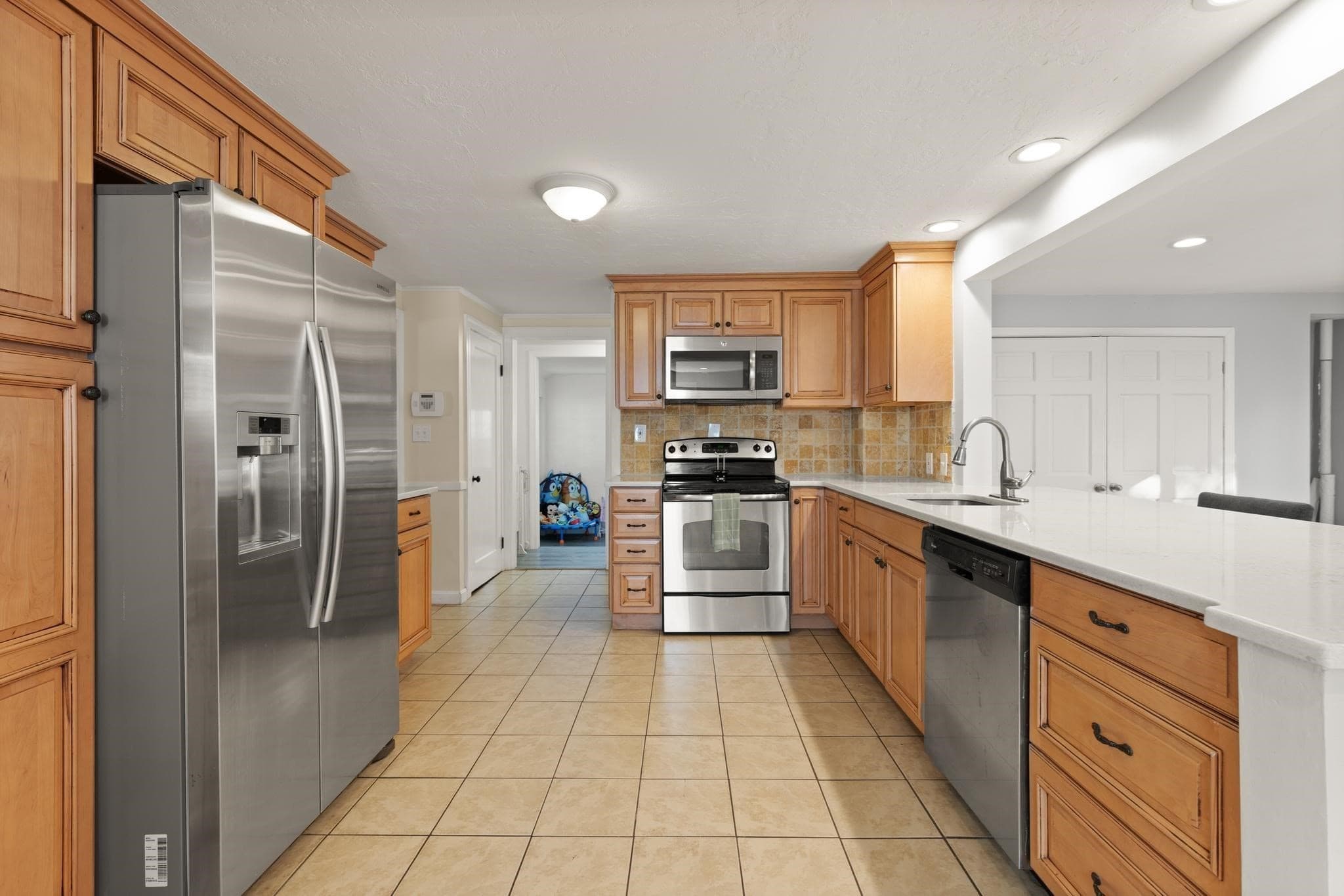 Single Family Residence at 6 Longworth Rd, Worcester MA 01602, Worcester, photo 18 of 39