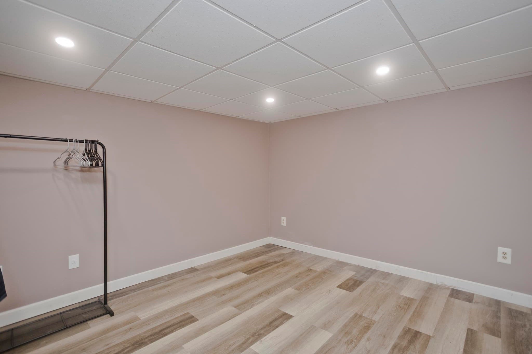 Single Family Residence at 107 Parenteau Dr, Chicopee MA 01020, Chicopee, photo 32 of 40