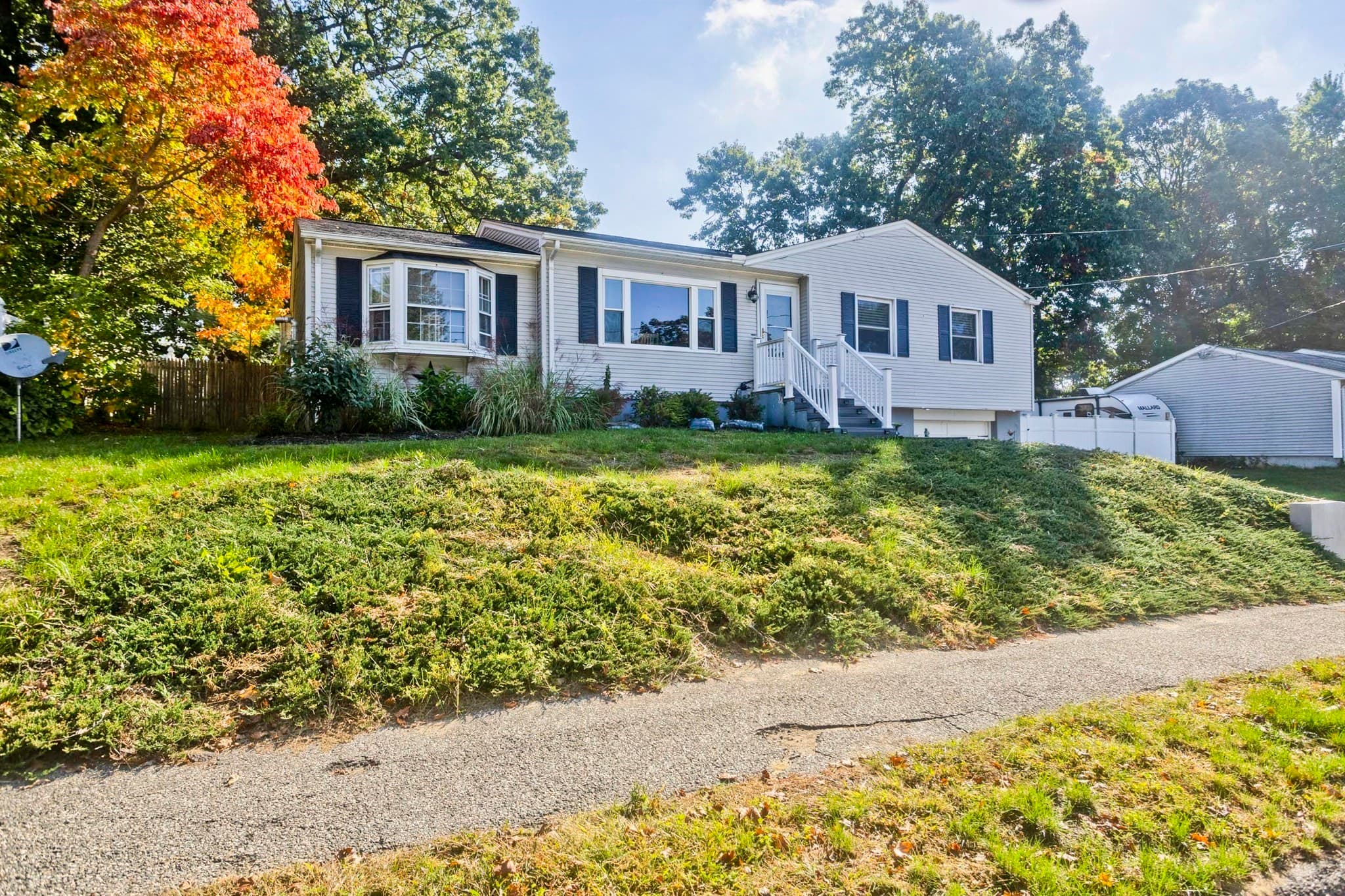 107 Parenteau Dr, Chicopee MA 01020