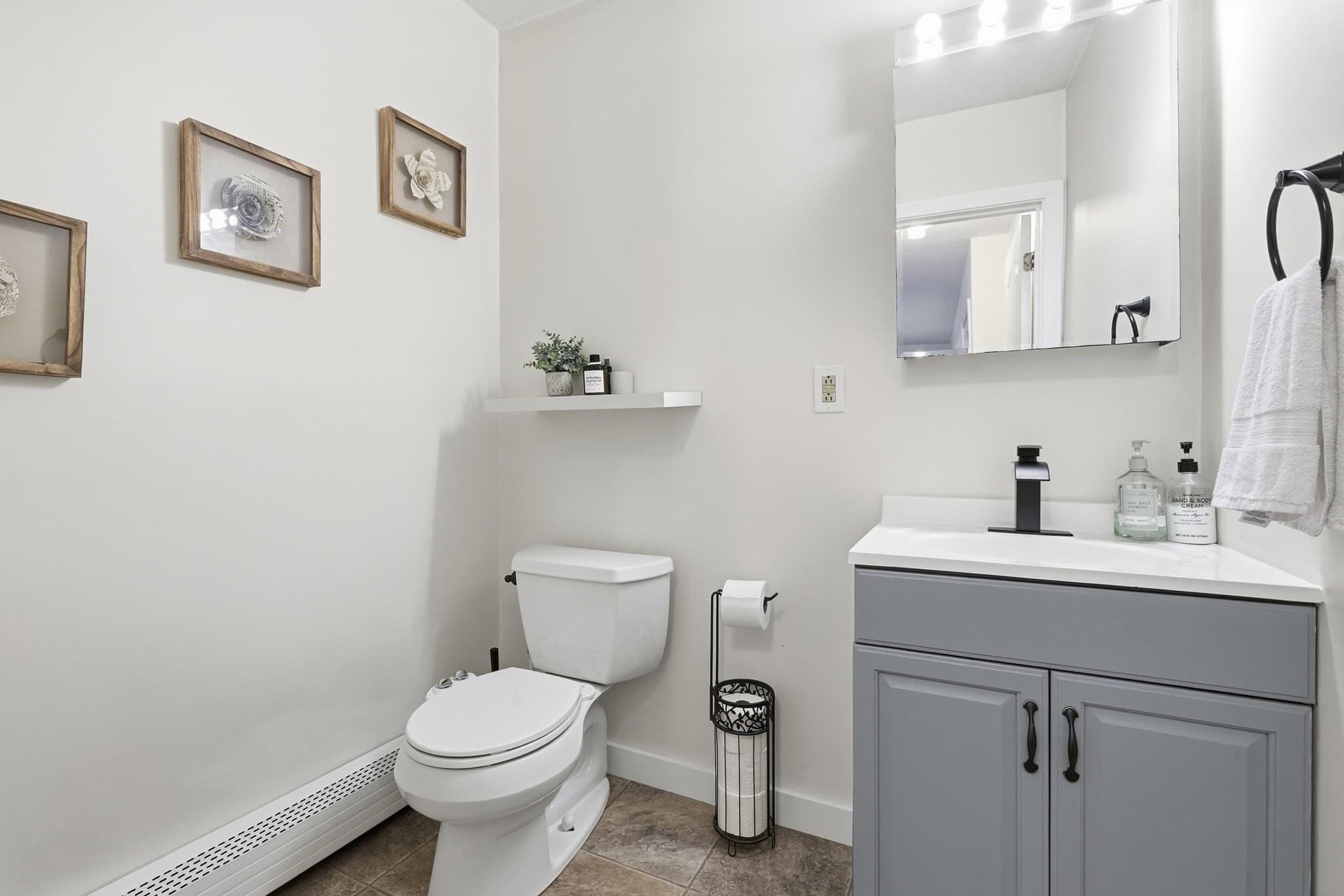 Single Family Residence at 8 Guilford St, Worcester MA 01606, Worcester, photo 11 of 30