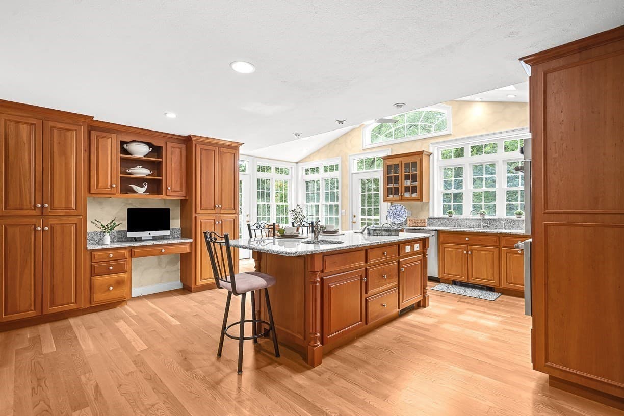Single Family Residence at 220 Abbott St, North Andover MA 01845, North Andover, photo 6 of 35