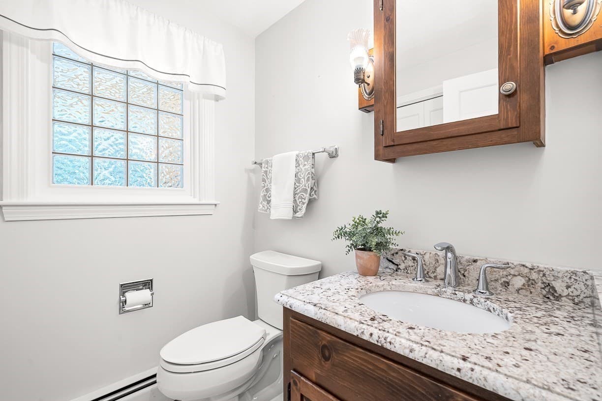 Single Family Residence at 220 Abbott St, North Andover MA 01845, North Andover, photo 13 of 35