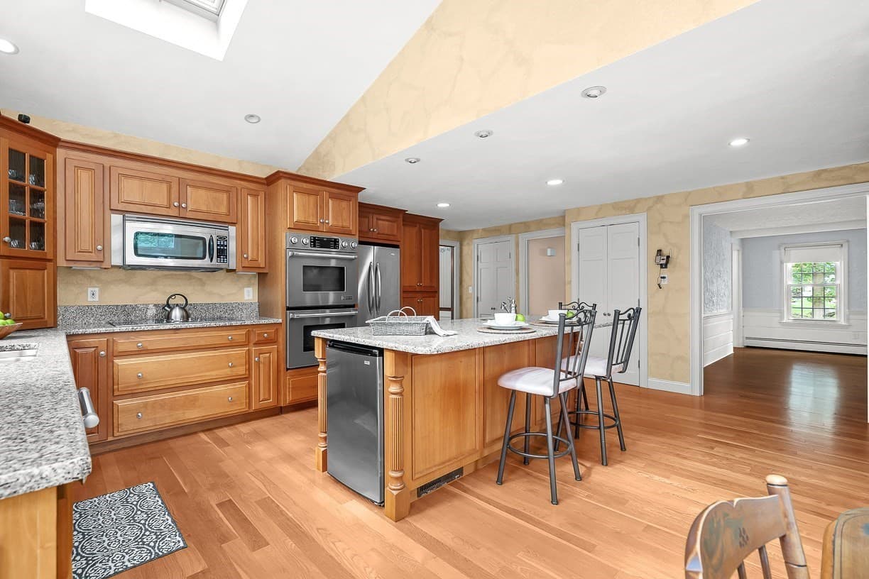 Single Family Residence at 220 Abbott St, North Andover MA 01845, North Andover, photo 8 of 35