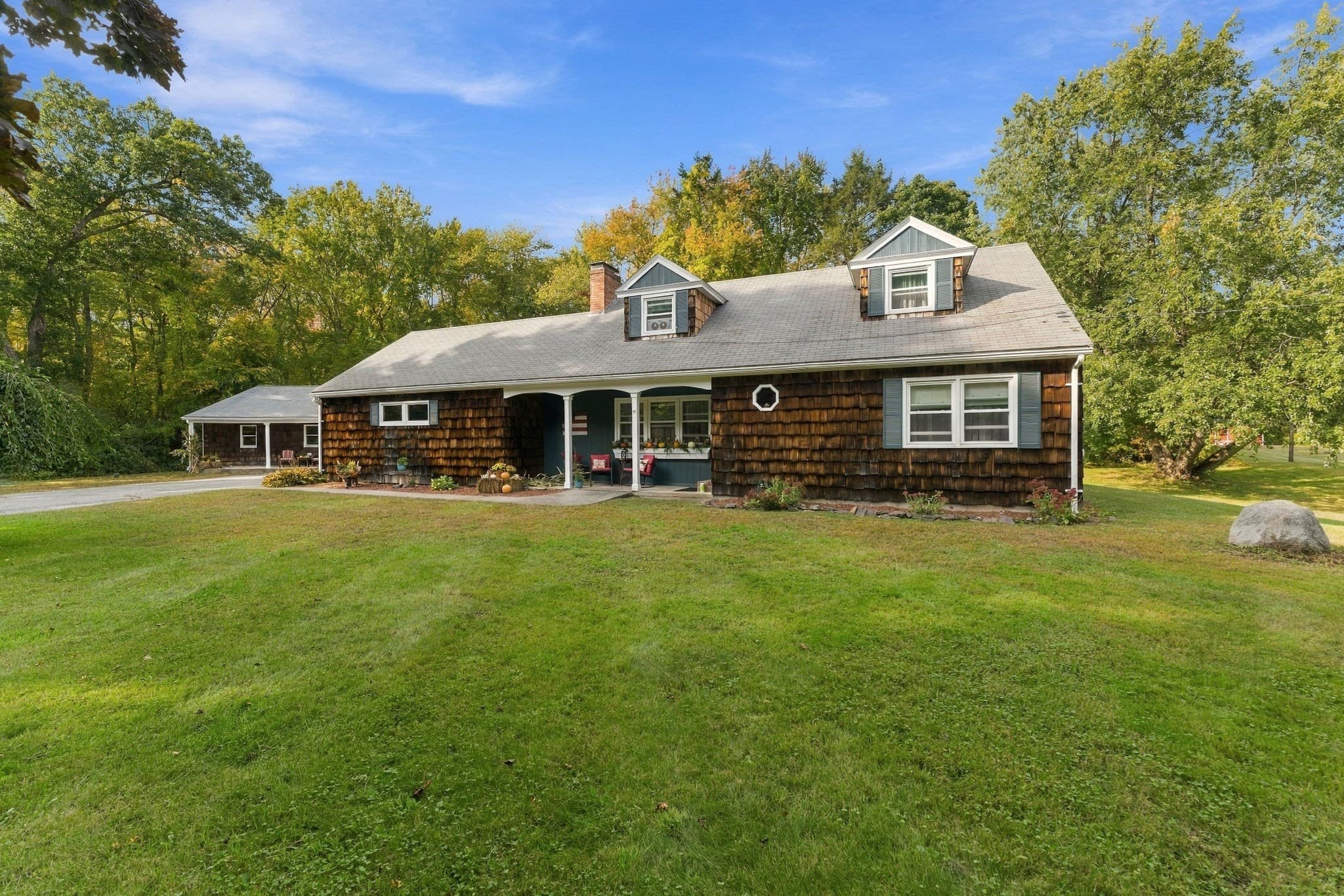 Single Family Residence at 480 Hartford Ave E, Uxbridge MA 01569, Uxbridge, photo 5 of 42