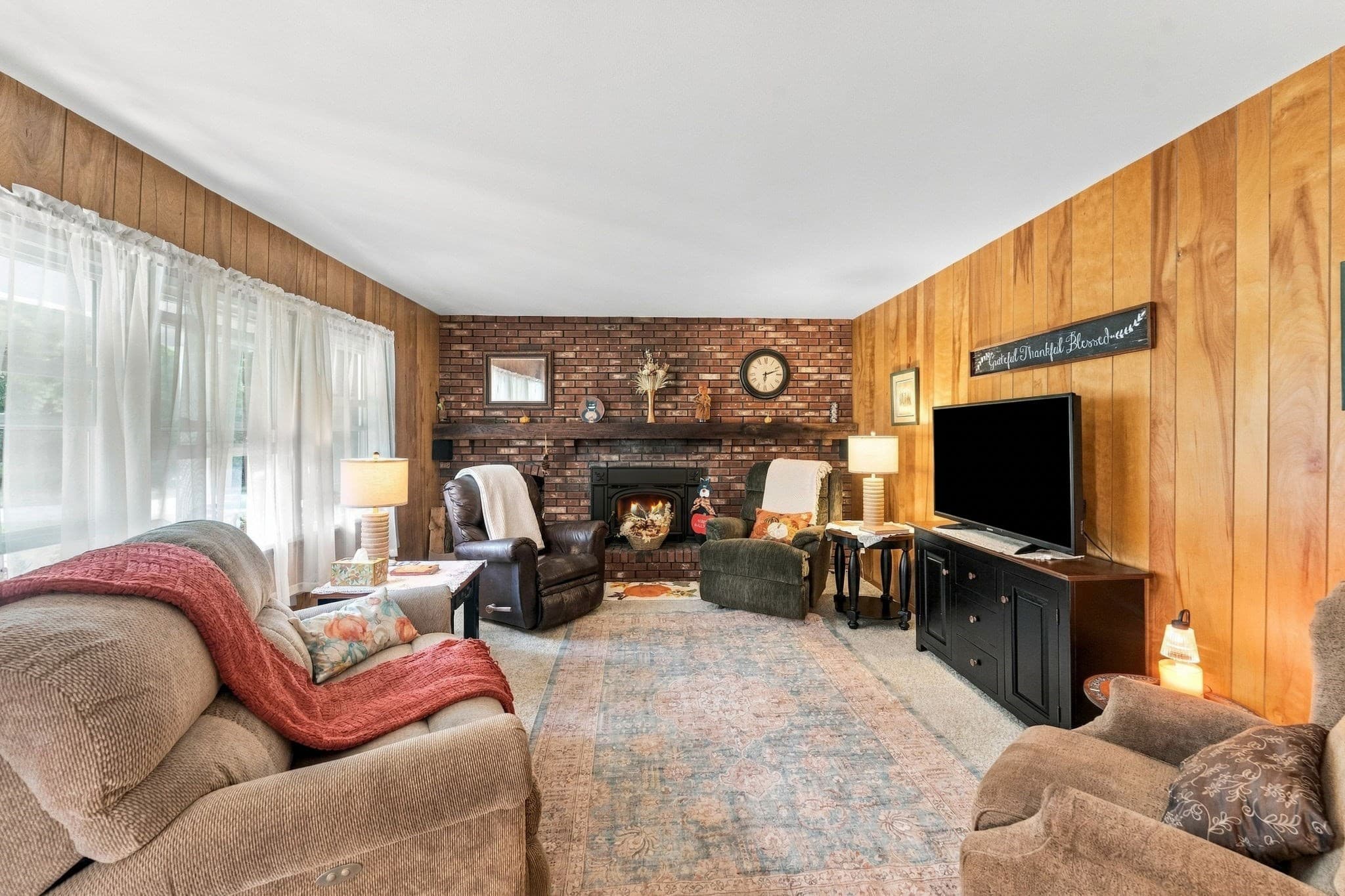 Single Family Residence at 480 Hartford Ave E, Uxbridge MA 01569, Uxbridge, photo 8 of 42
