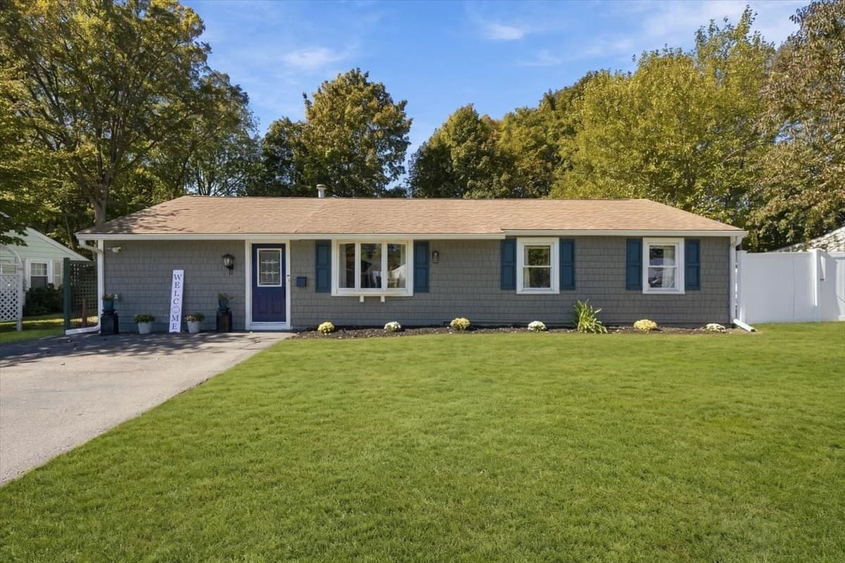 17 Lake St, Braintree MA 02184