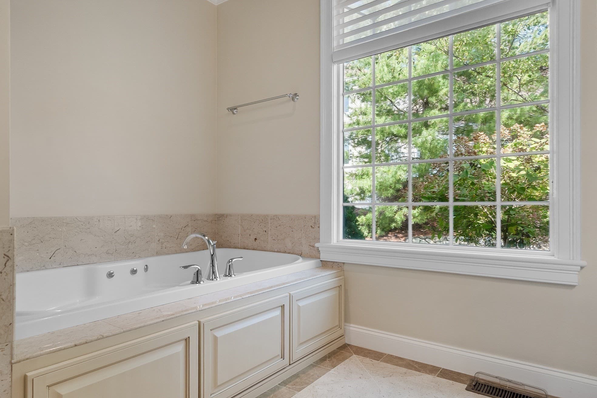 Condominium at 7 Ivana Dr # 7, Andover MA 01810, Andover, photo 18 of 42