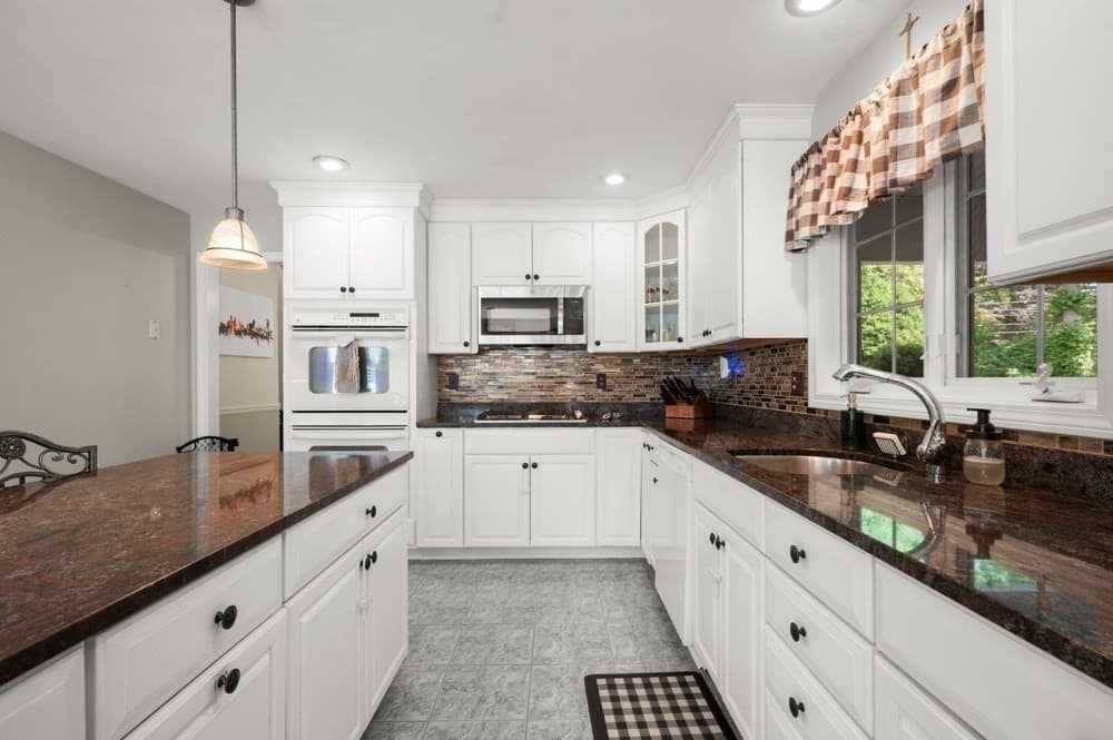 Single Family Residence at 10 Valley Rd, Danvers MA 01923, Danvers, photo 4 of 42
