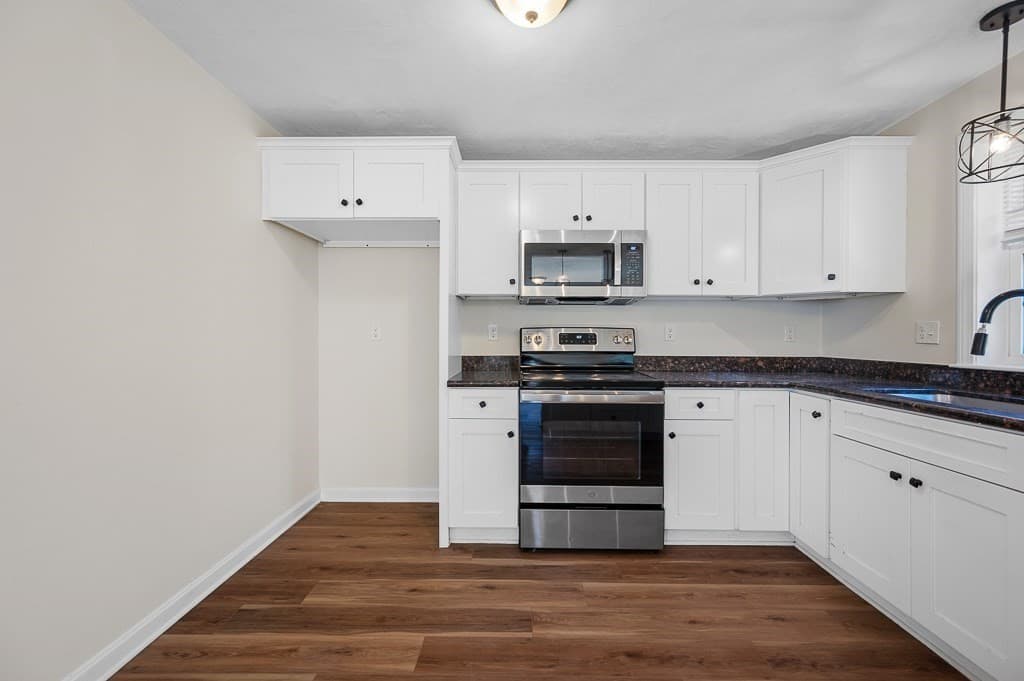 Single Family Residence at 7 Snowberry Cir, Worcester MA 01607, Worcester, photo 6 of 31