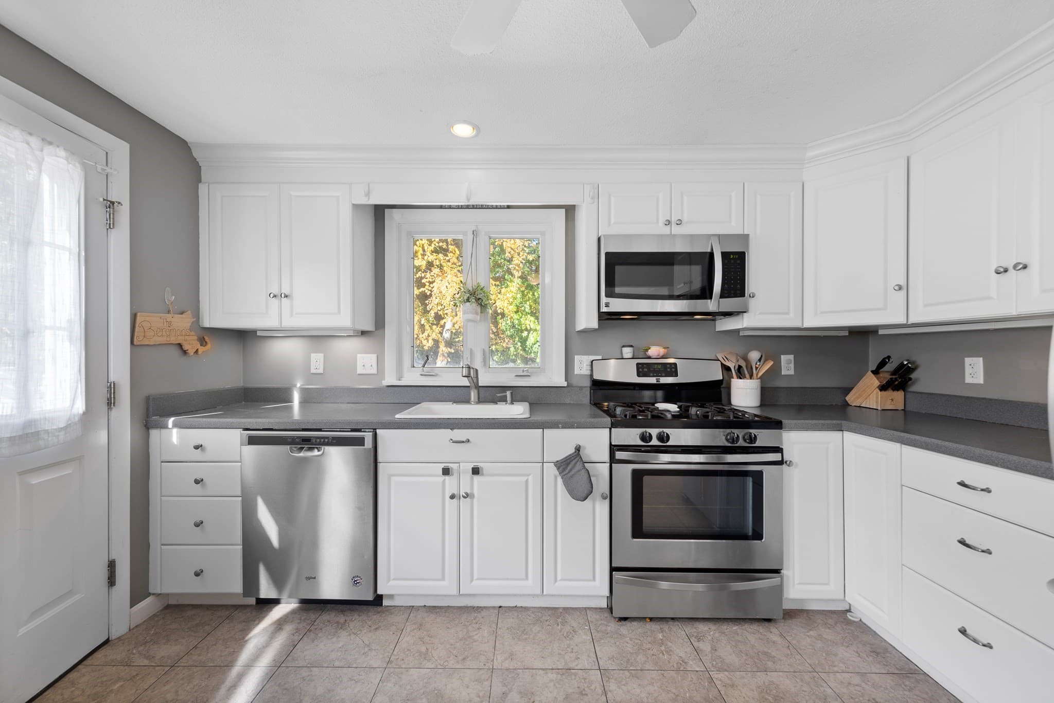 Single Family Residence at 2 Chestnut Rd, Burlington MA 01803, Burlington, photo 17 of 34