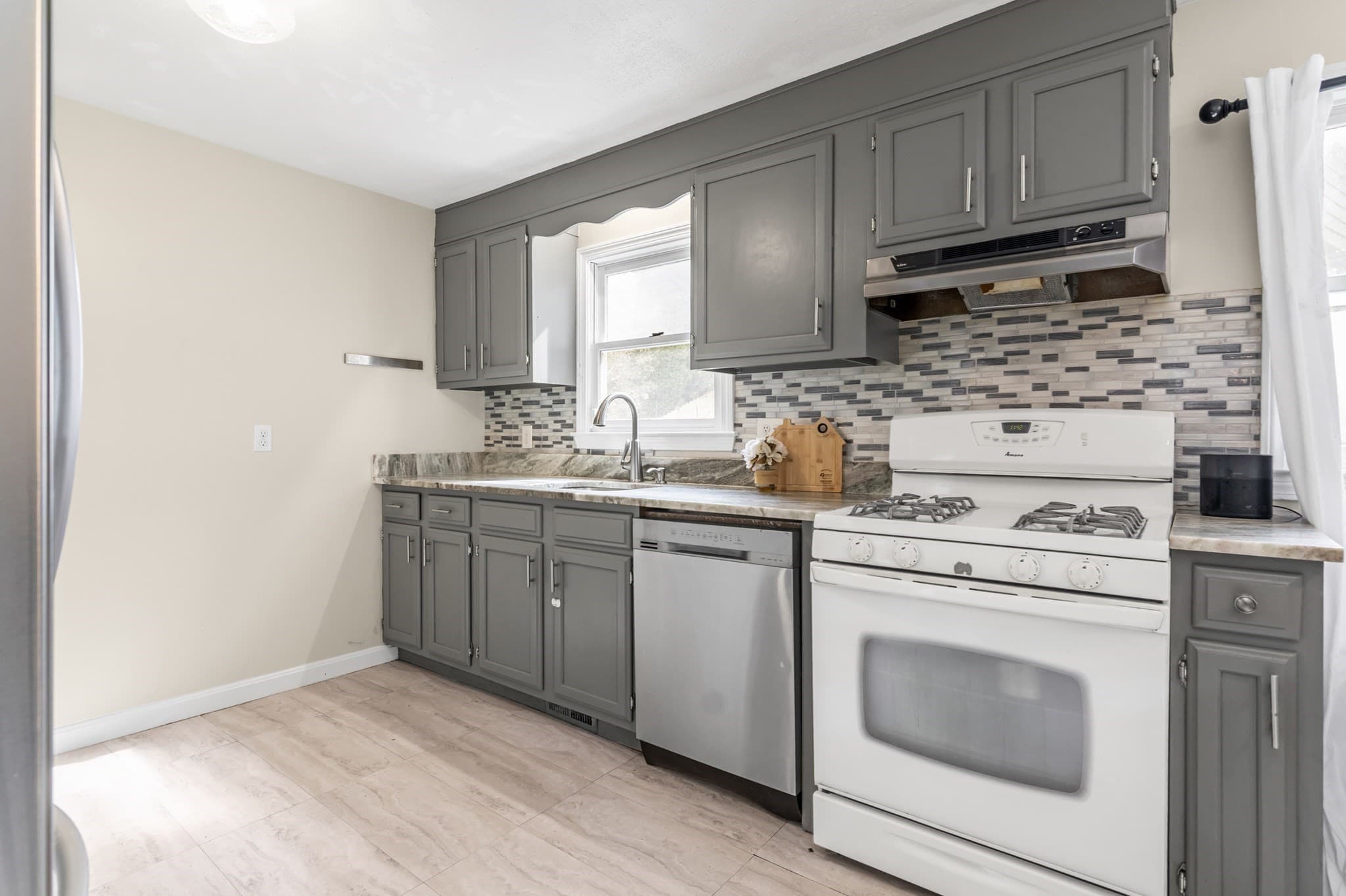 Condominium at 631 E Merrimack St # 631, Lowell MA 01852, Lowell, photo 12 of 30