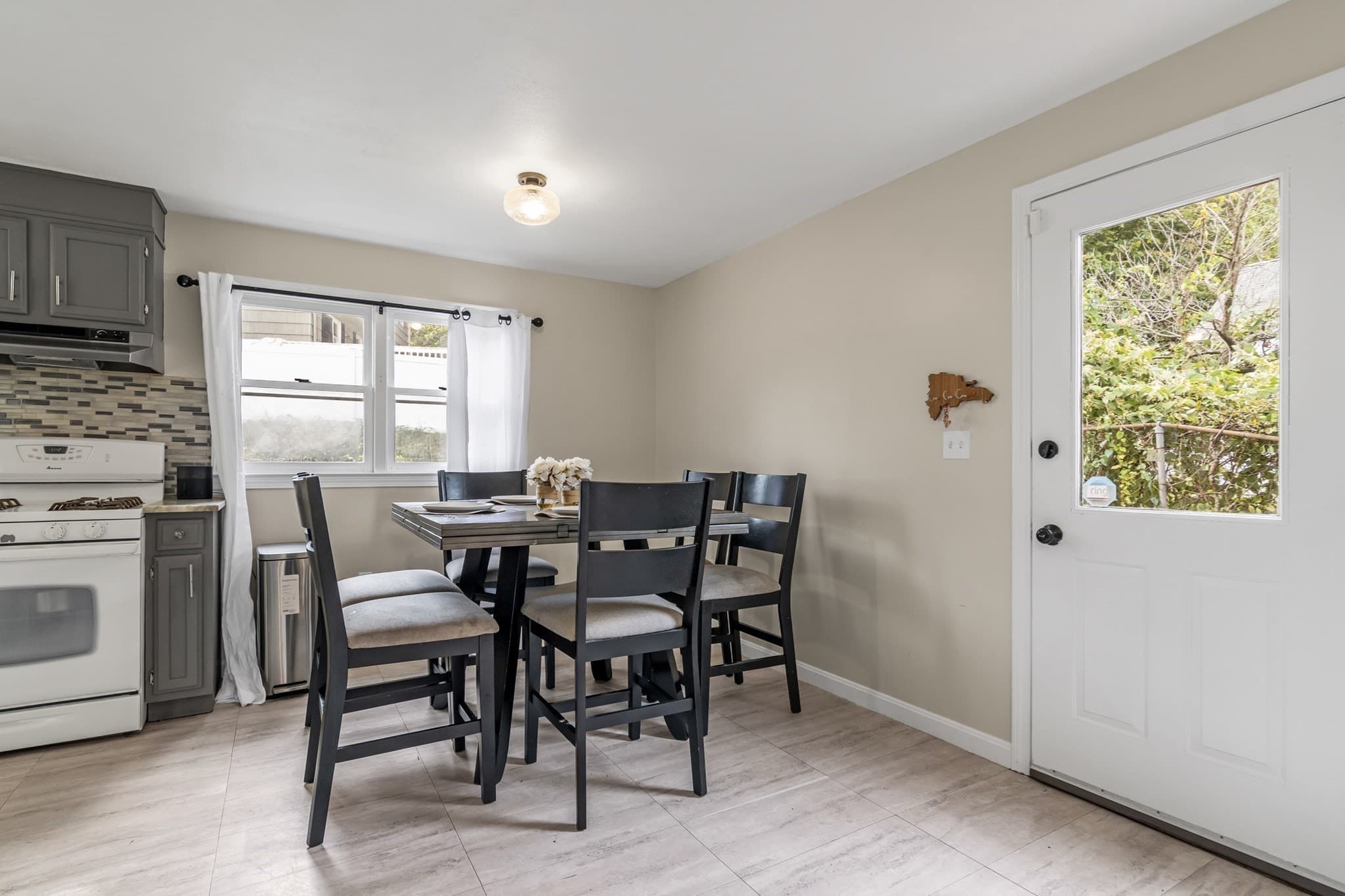 Condominium at 631 E Merrimack St # 631, Lowell MA 01852, Lowell, photo 11 of 30