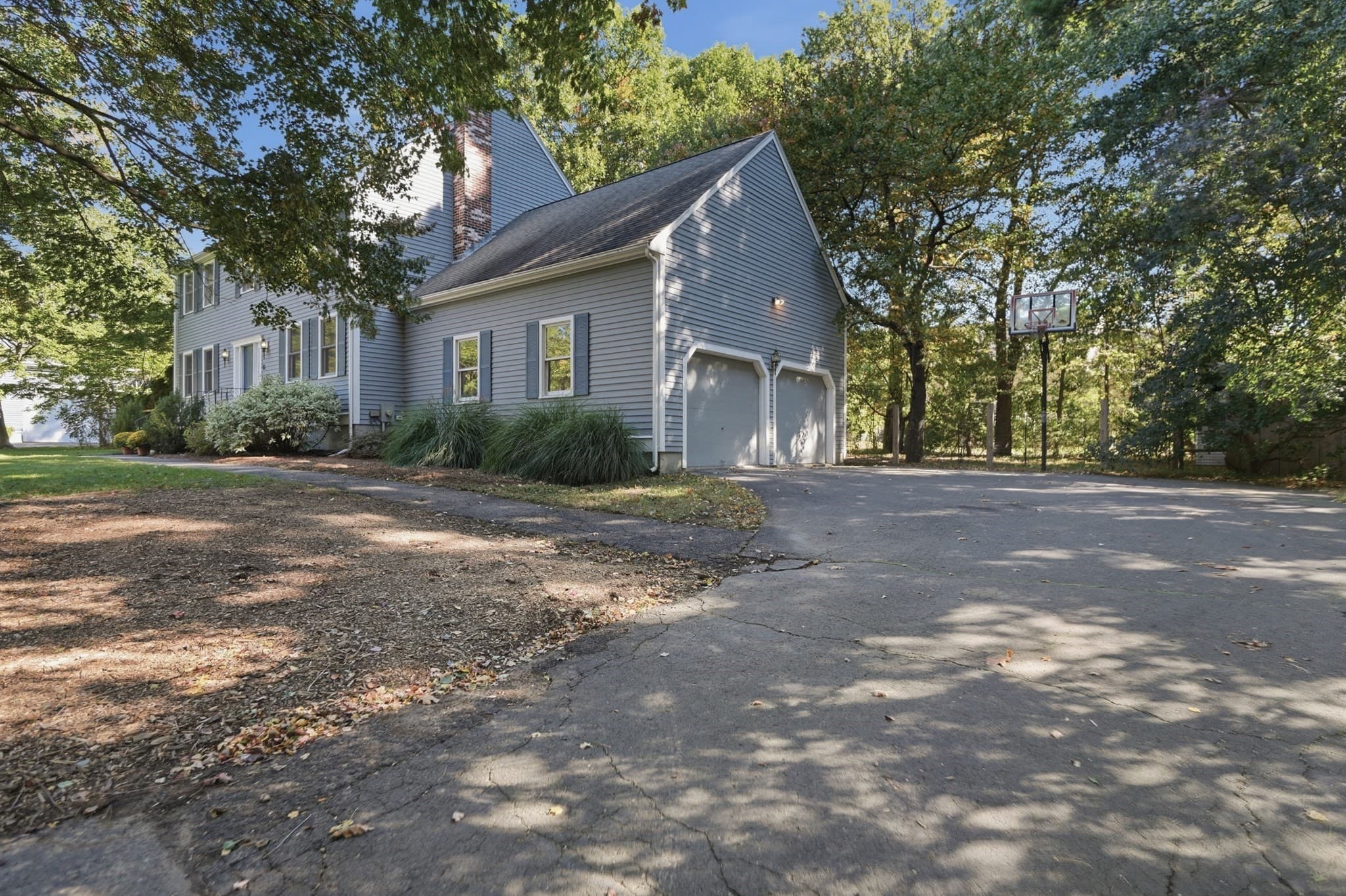 Single Family Residence at 10 Kings Lane, Medway MA 02053, Medway, photo 2 of 40