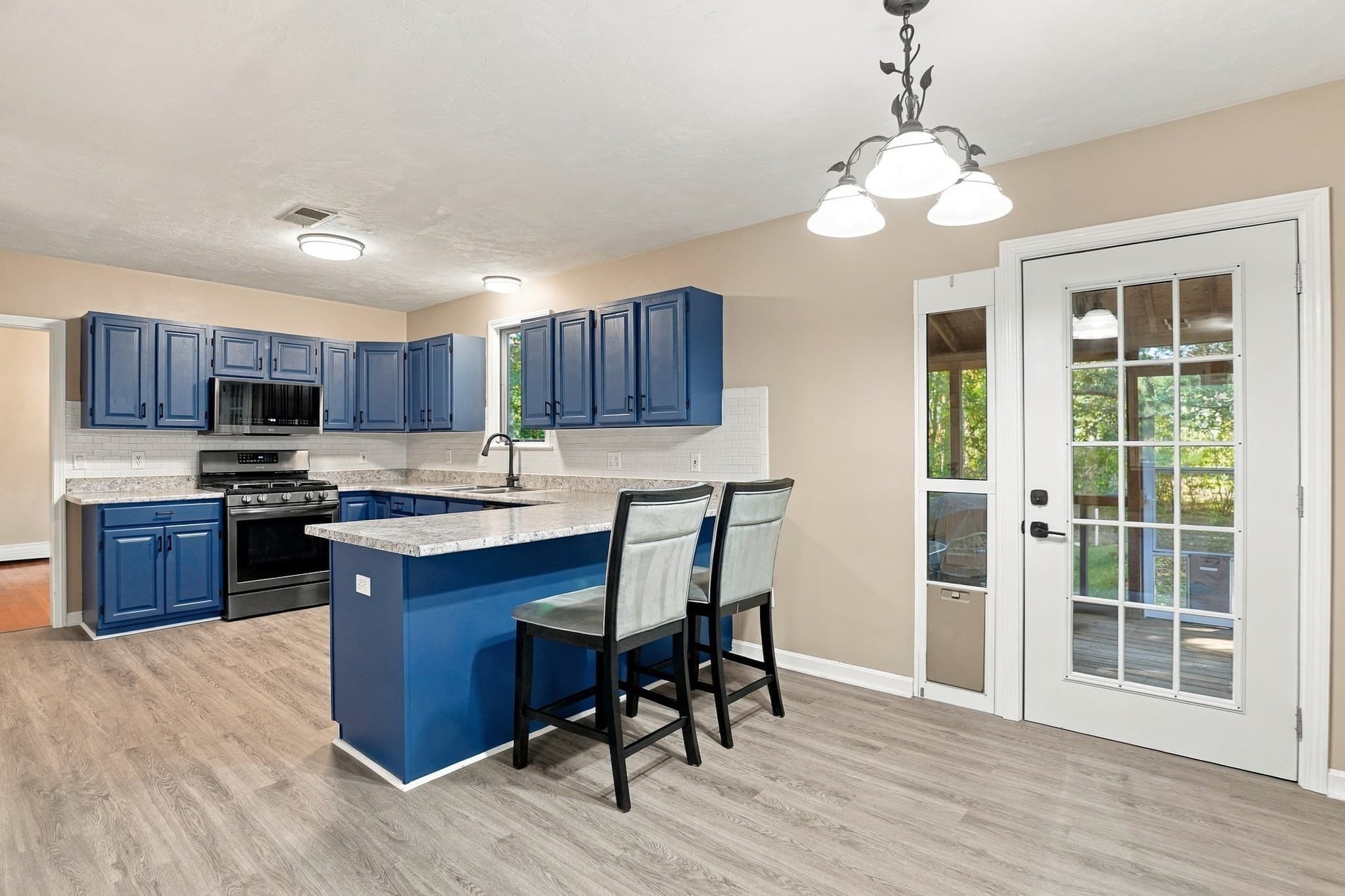 Single Family Residence at 10 Kings Lane, Medway MA 02053, Medway, photo 16 of 40
