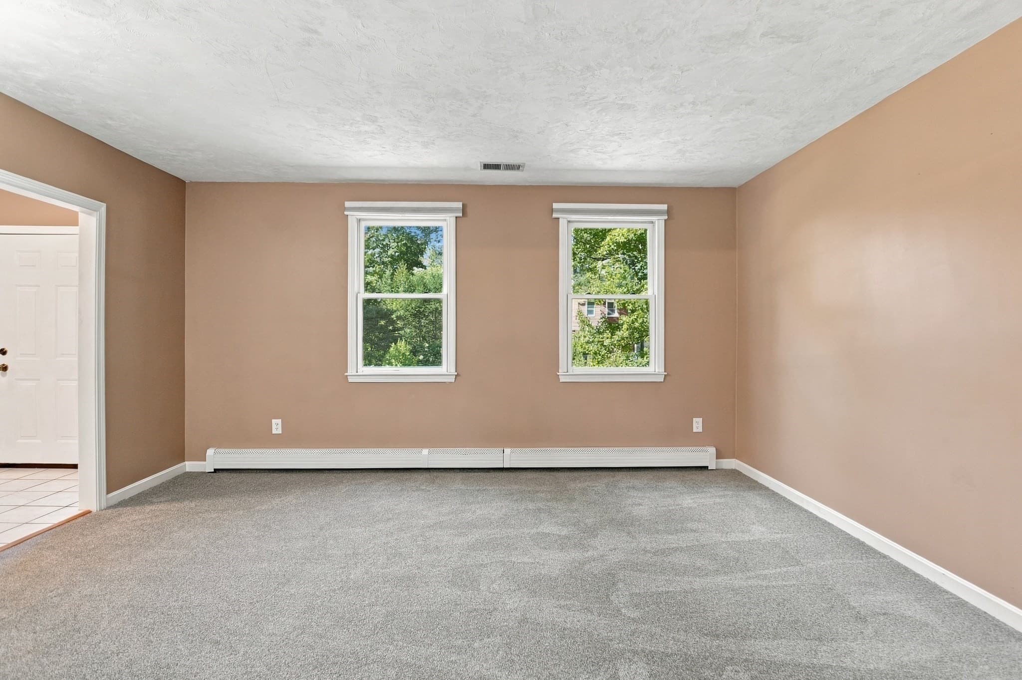 Single Family Residence at 10 Kings Lane, Medway MA 02053, Medway, photo 7 of 40