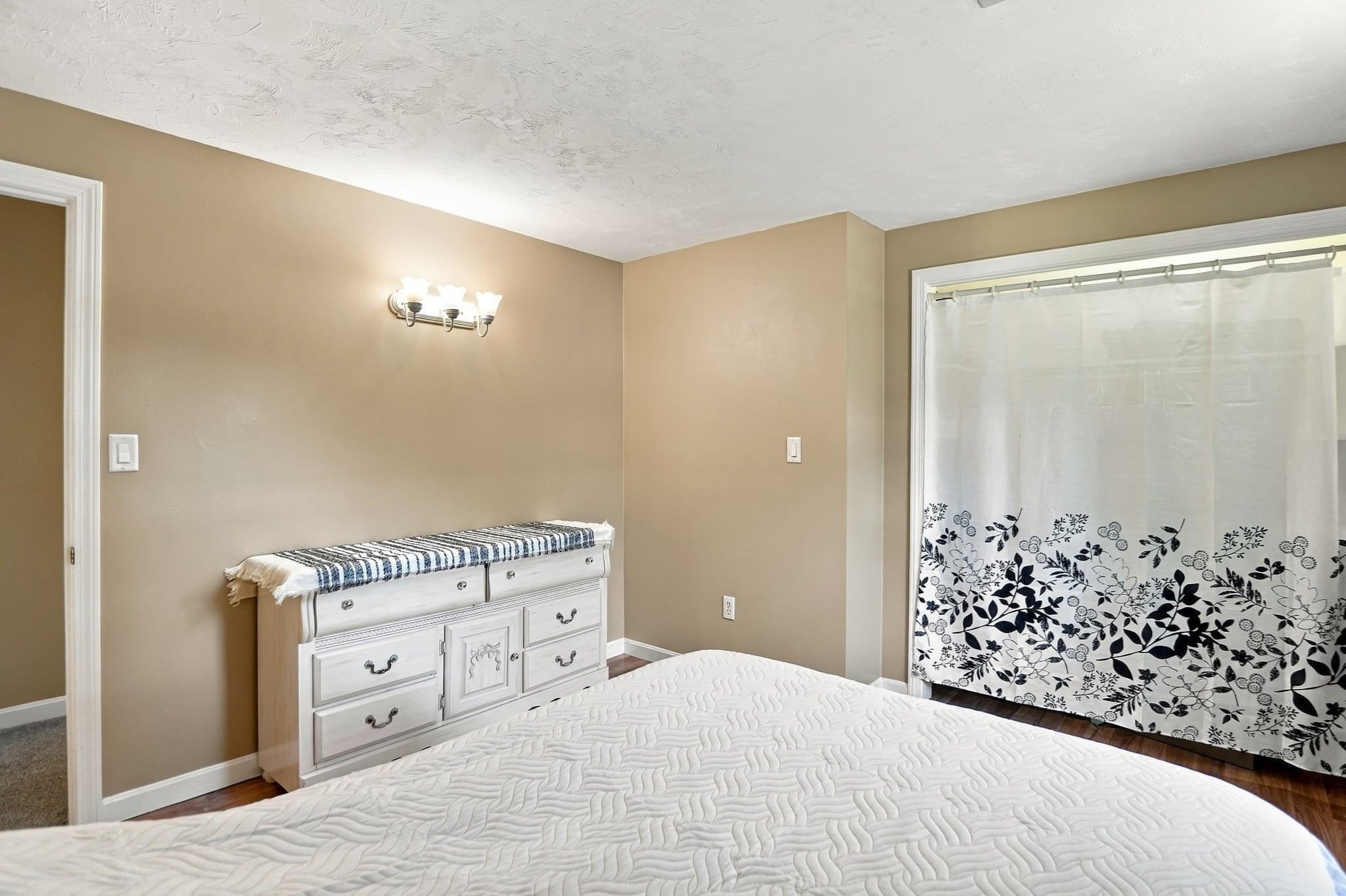 Single Family Residence at 10 Kings Lane, Medway MA 02053, Medway, photo 31 of 40