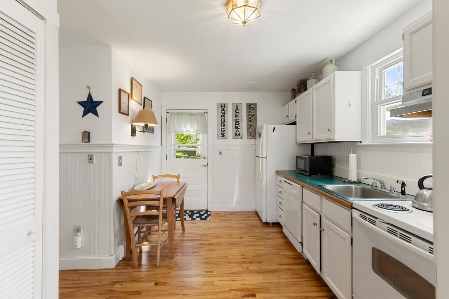 Single Family Residence at 8 Bayfield Road, Gloucester MA 01930, Gloucester, photo 10 of 38