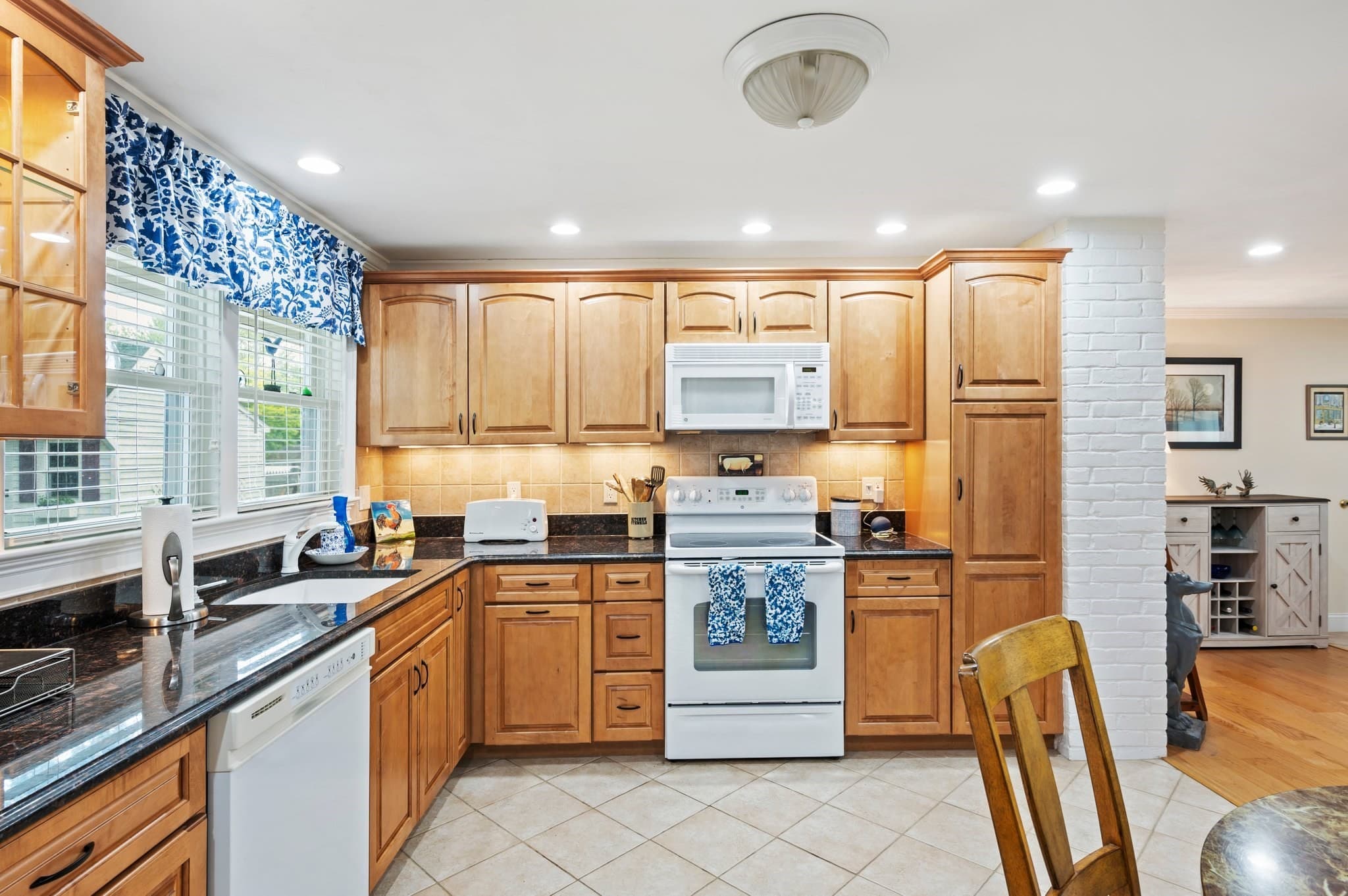 Single Family Residence at 79 Brookville Ave, Brockton MA 02302, Brockton, photo 10 of 27
