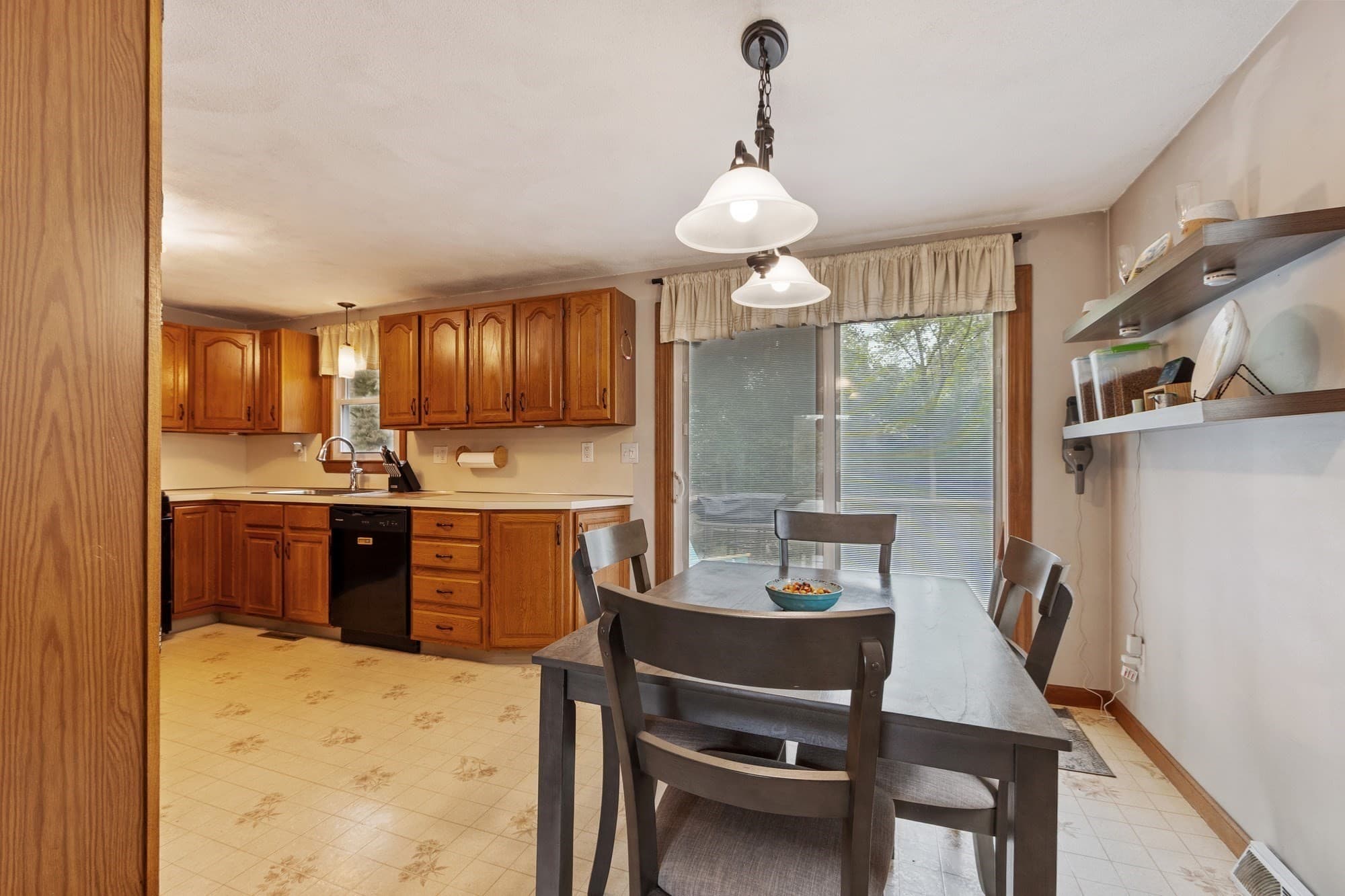 Single Family Residence at 7 N Lakeview Rd, Norton MA 02766, Norton, photo 8 of 41