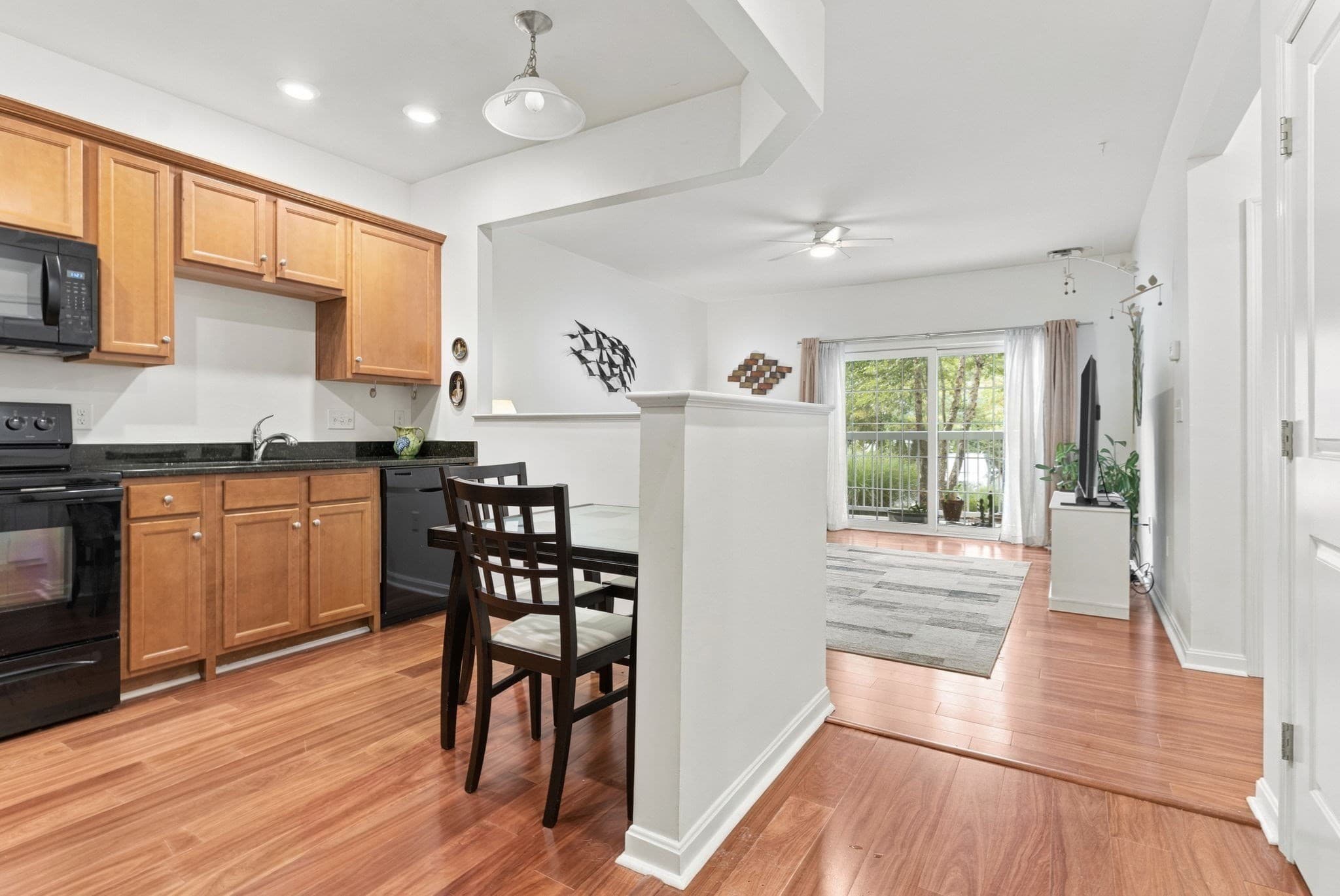 Condominium at 36 Augustus Ct # 1002, Reading MA 01867, Reading, photo 4 of 38