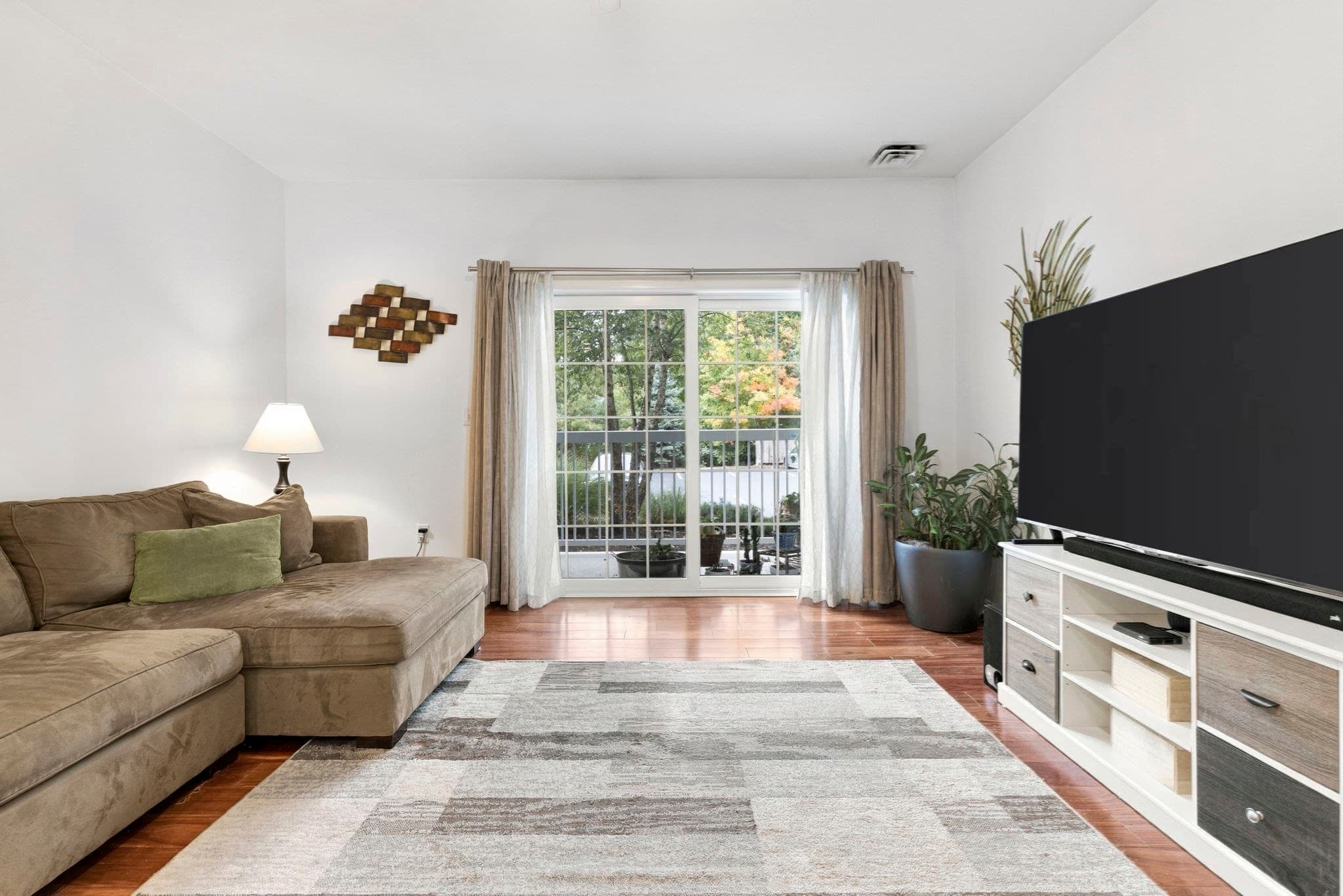 Condominium at 36 Augustus Ct # 1002, Reading MA 01867, Reading, photo 8 of 38