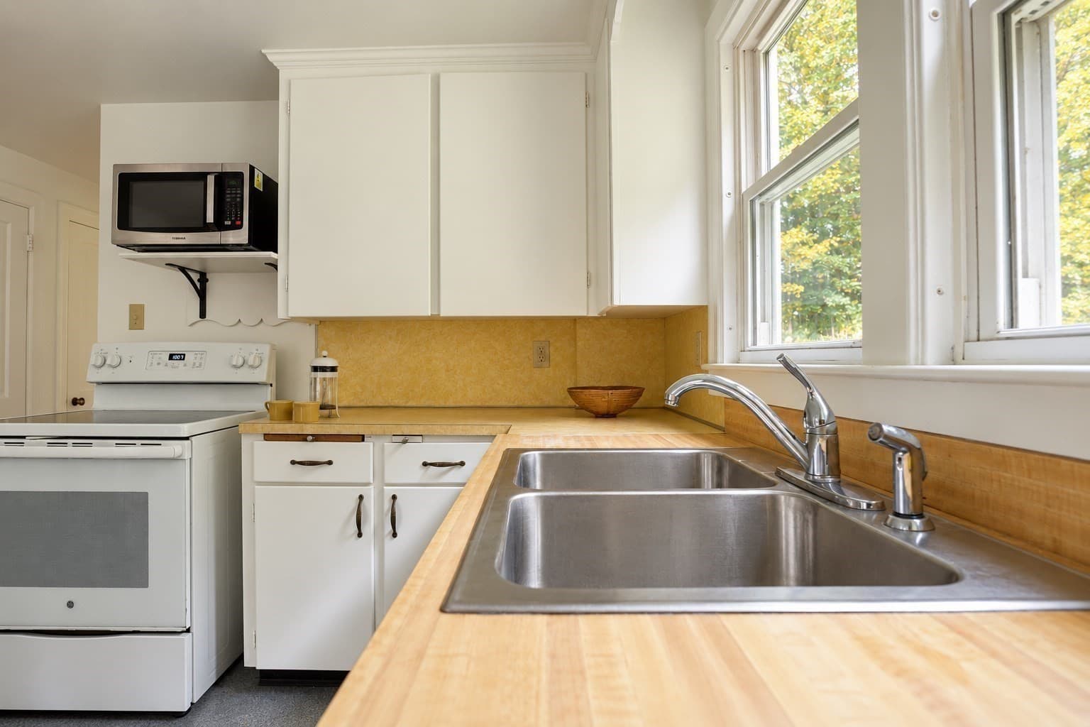 Single Family Residence at 390 Leyden Road, Greenfield MA 01301, Greenfield, photo 8 of 26