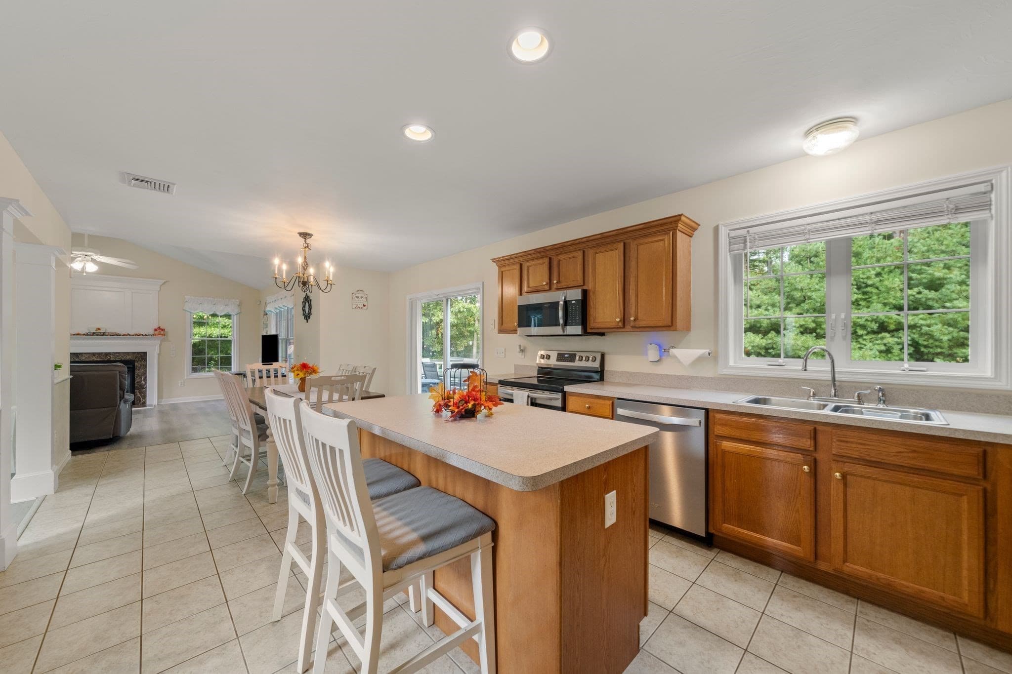 Single Family Residence at 3 Autumn Dr, Wareham MA 02576, Wareham, photo 5 of 30