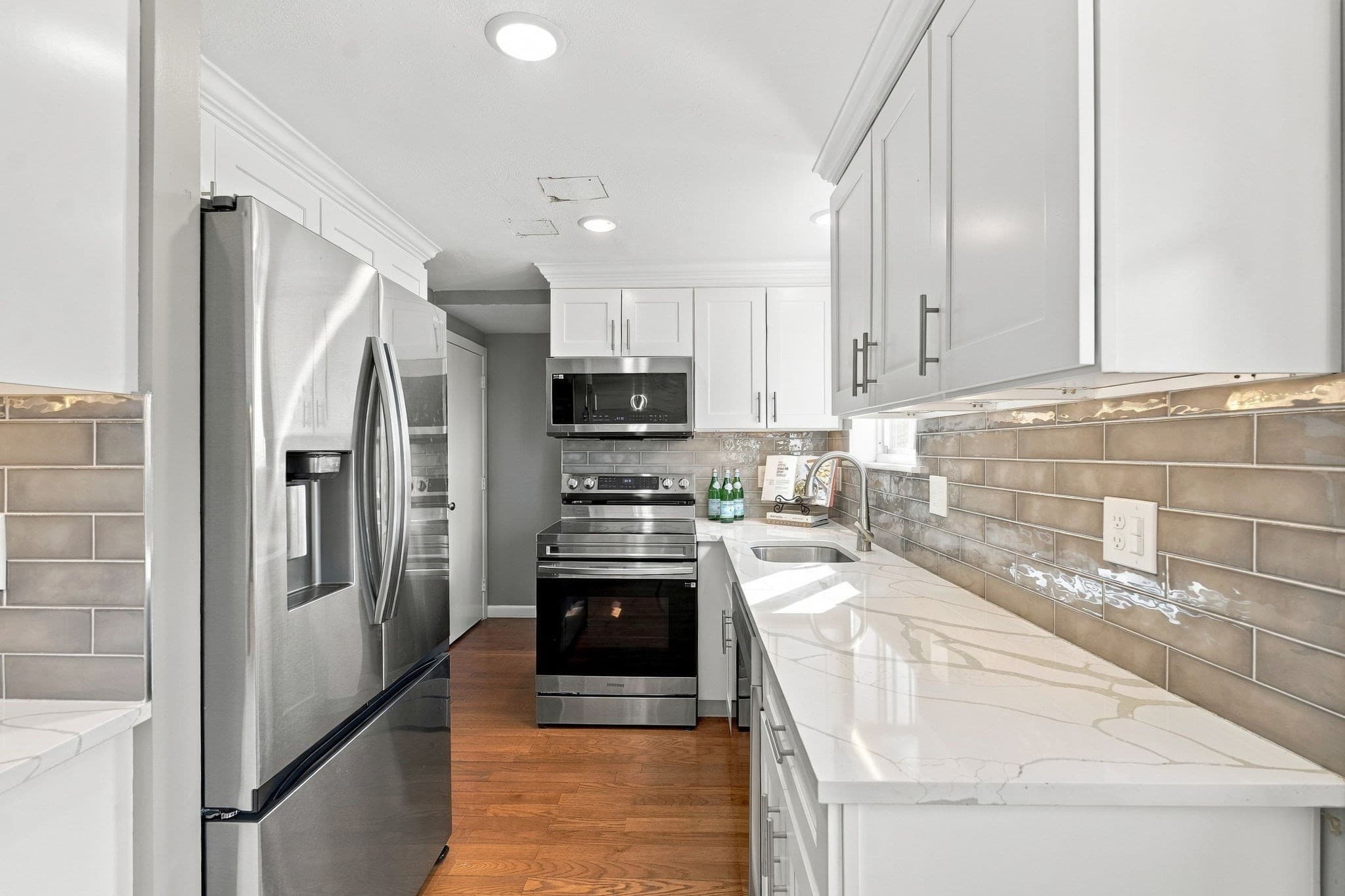 Condominium at 31 Wilson Dr # 31, Framingham MA 01702, Framingham, photo 11 of 38