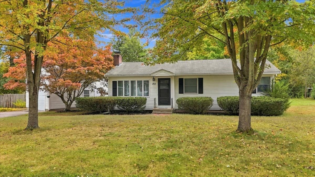 25 Oakview Cir, Medway MA 02053