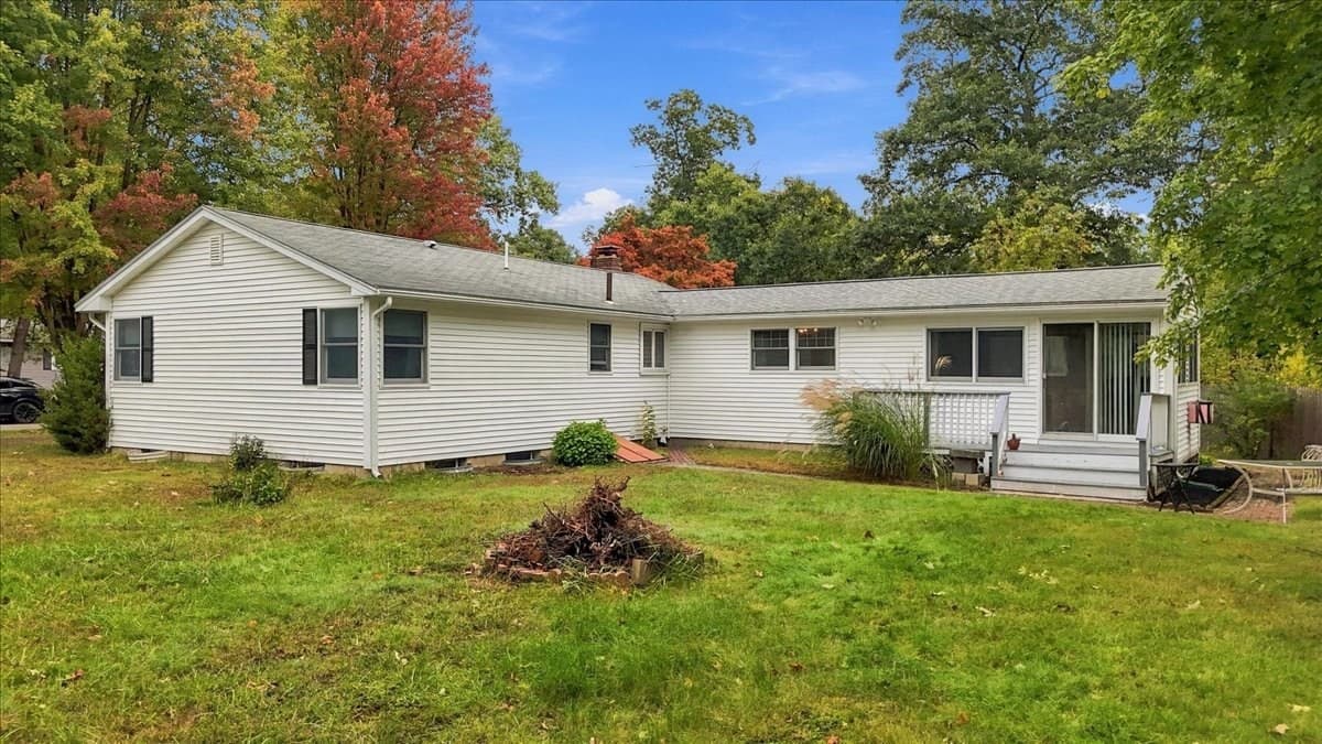 Single Family Residence at 25 Oakview Cir, Medway MA 02053, Medway, photo 5 of 34