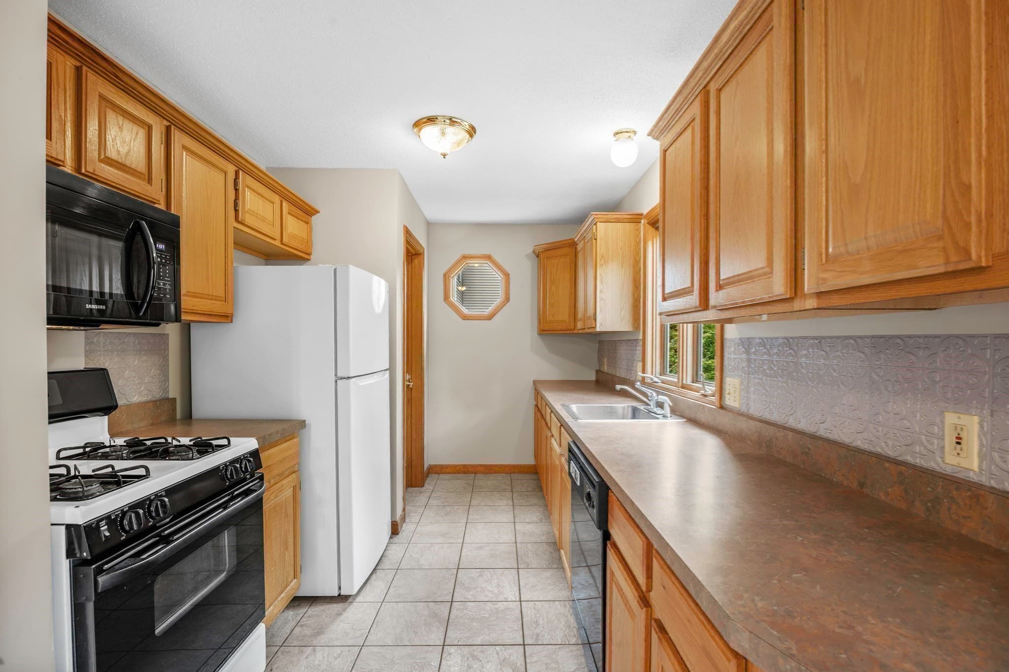 Single Family Residence at 35 Lemnos Ln, Springfield MA 01119, Springfield, photo 8 of 29