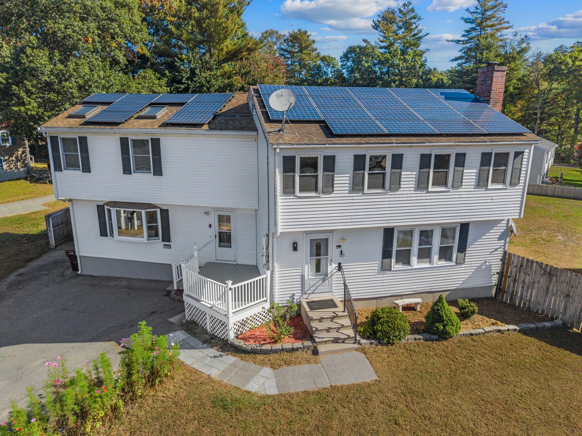 105 Freda Ln, Lowell MA 01854