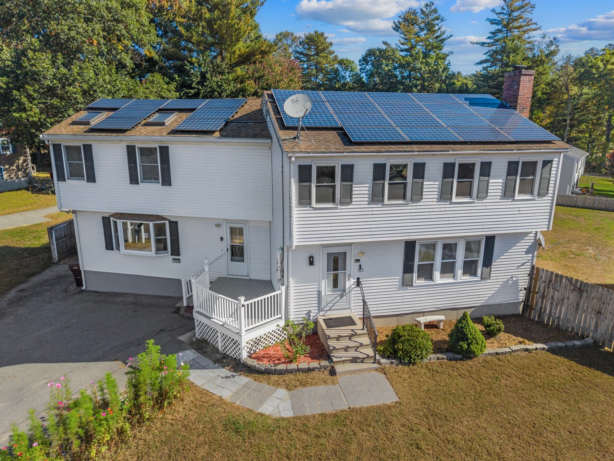 105 Freda Ln, Lowell MA 01854