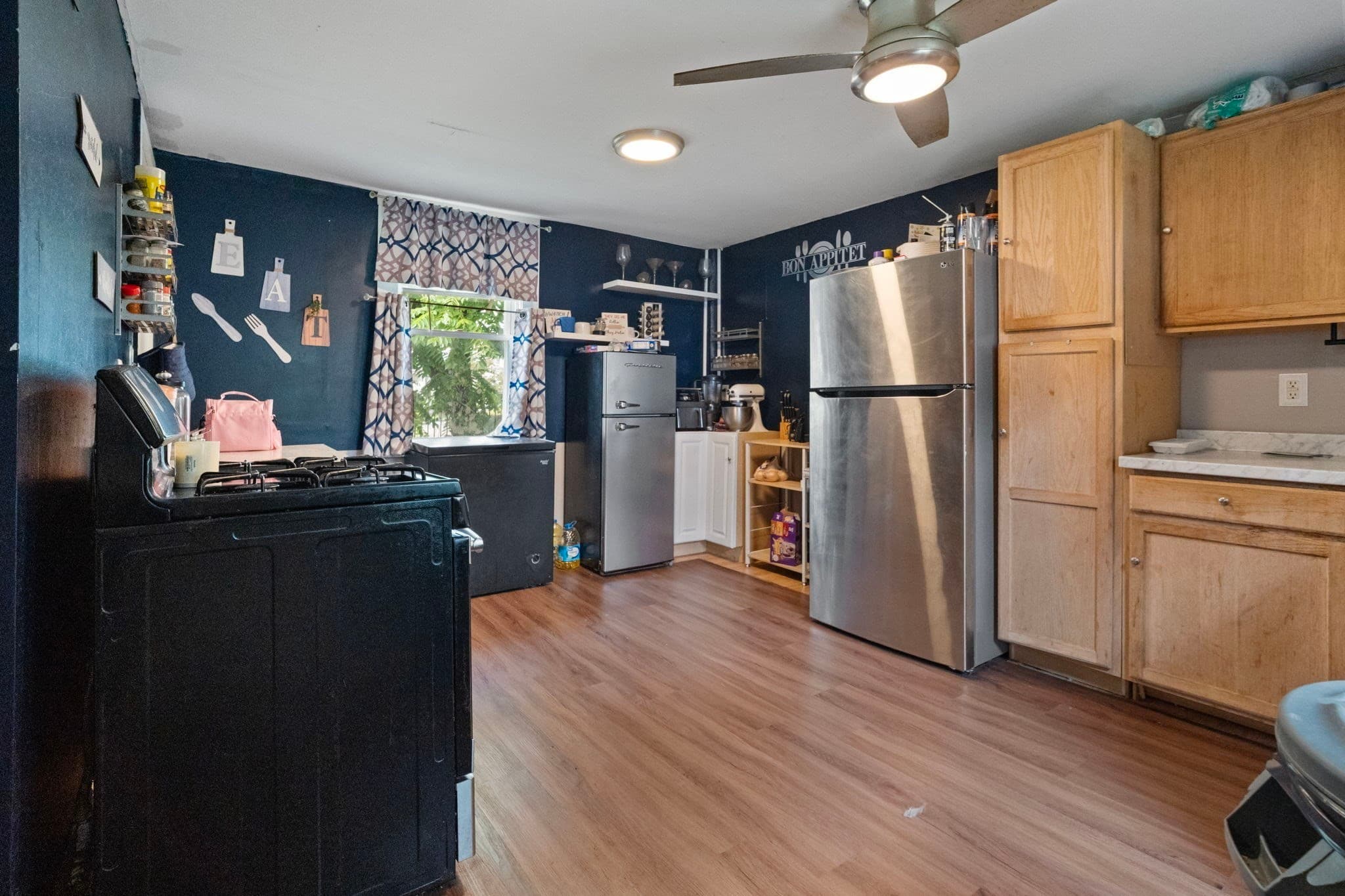 Single Family Residence at 19 Suffolk St, Springfield MA 01109, Springfield, photo 10 of 35