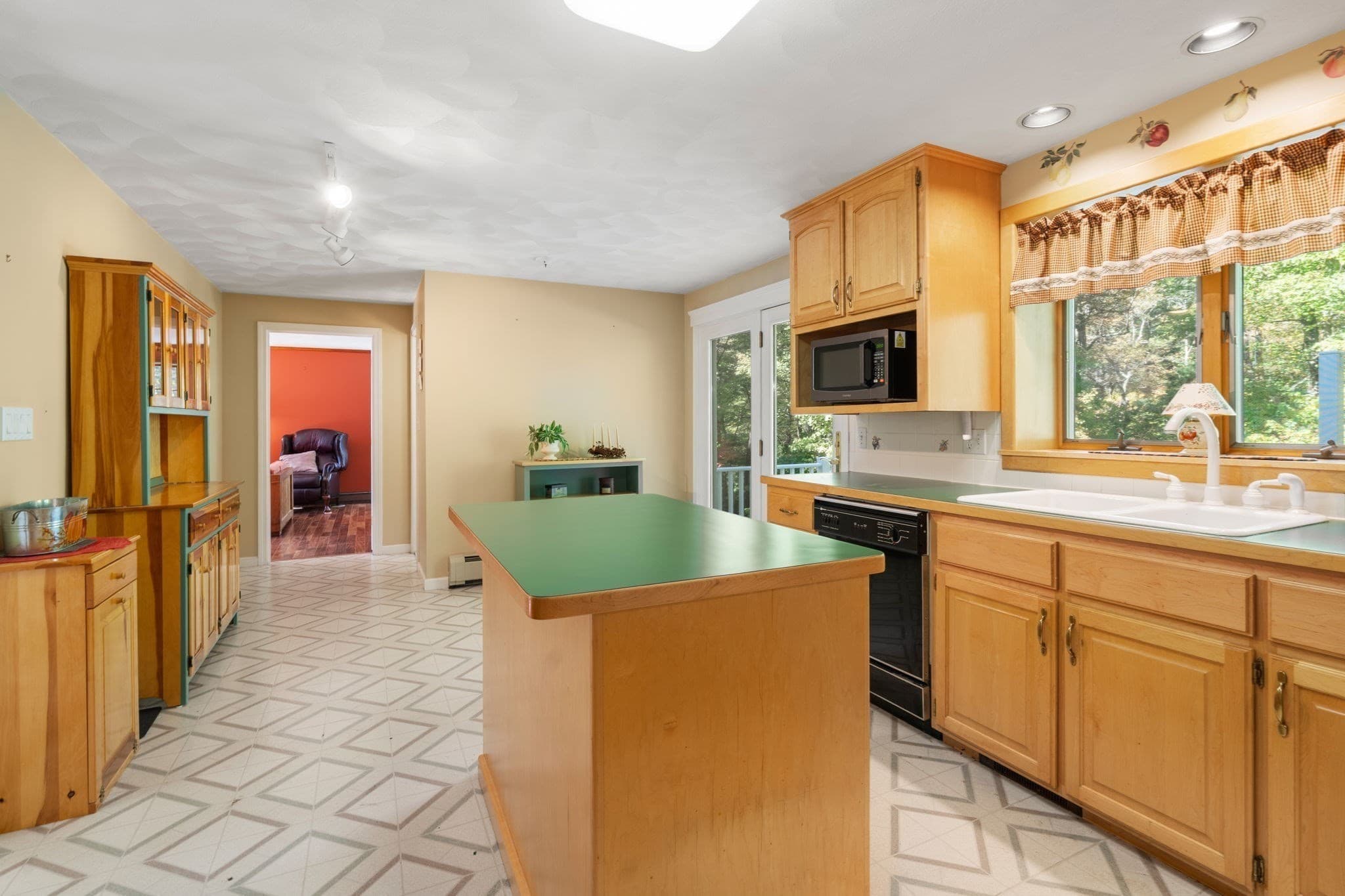 Single Family Residence at 70 Prospect St, Franklin MA 02038, Franklin, photo 3 of 33