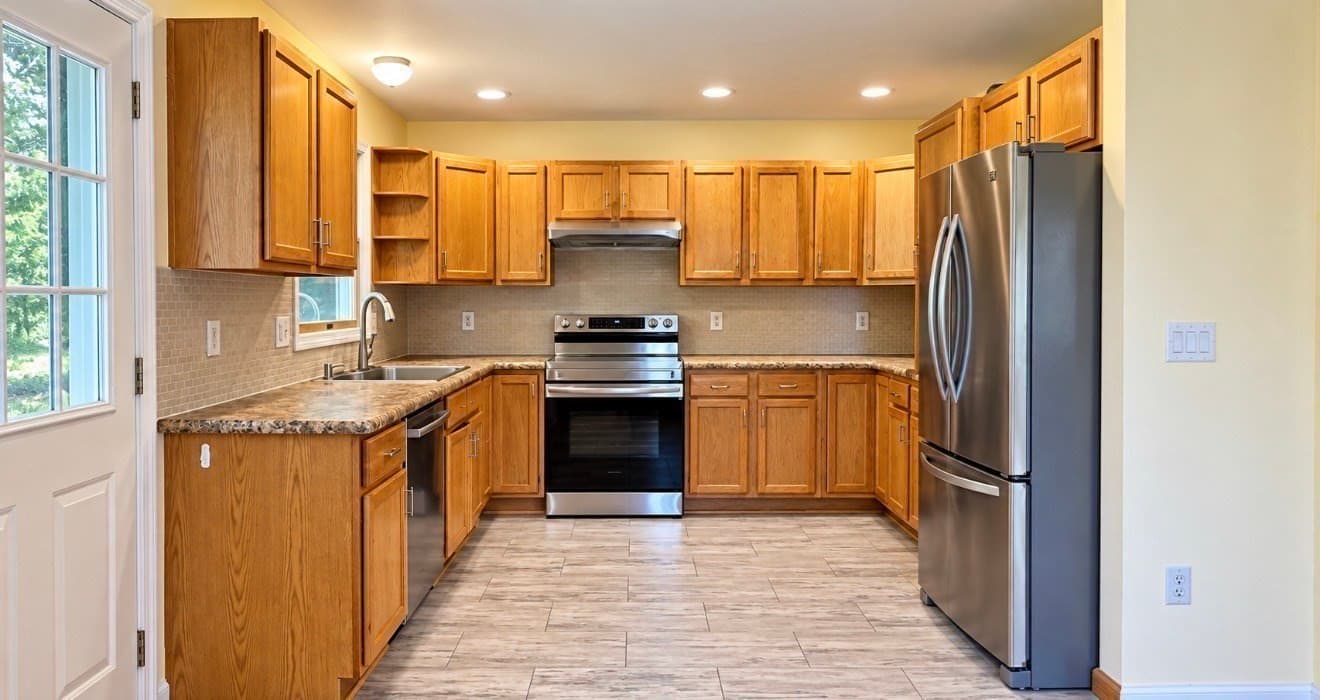 Single Family Residence at 2 Grandview Ln, Easthampton MA 01027, Easthampton, photo 6 of 40