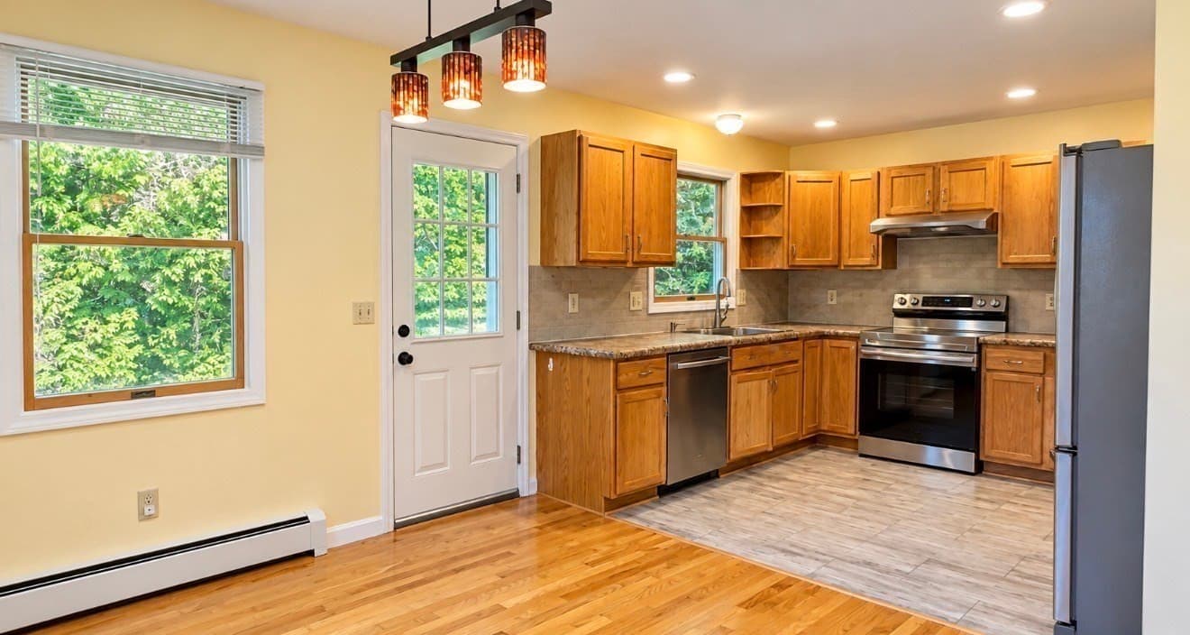 Single Family Residence at 2 Grandview Ln, Easthampton MA 01027, Easthampton, photo 7 of 40