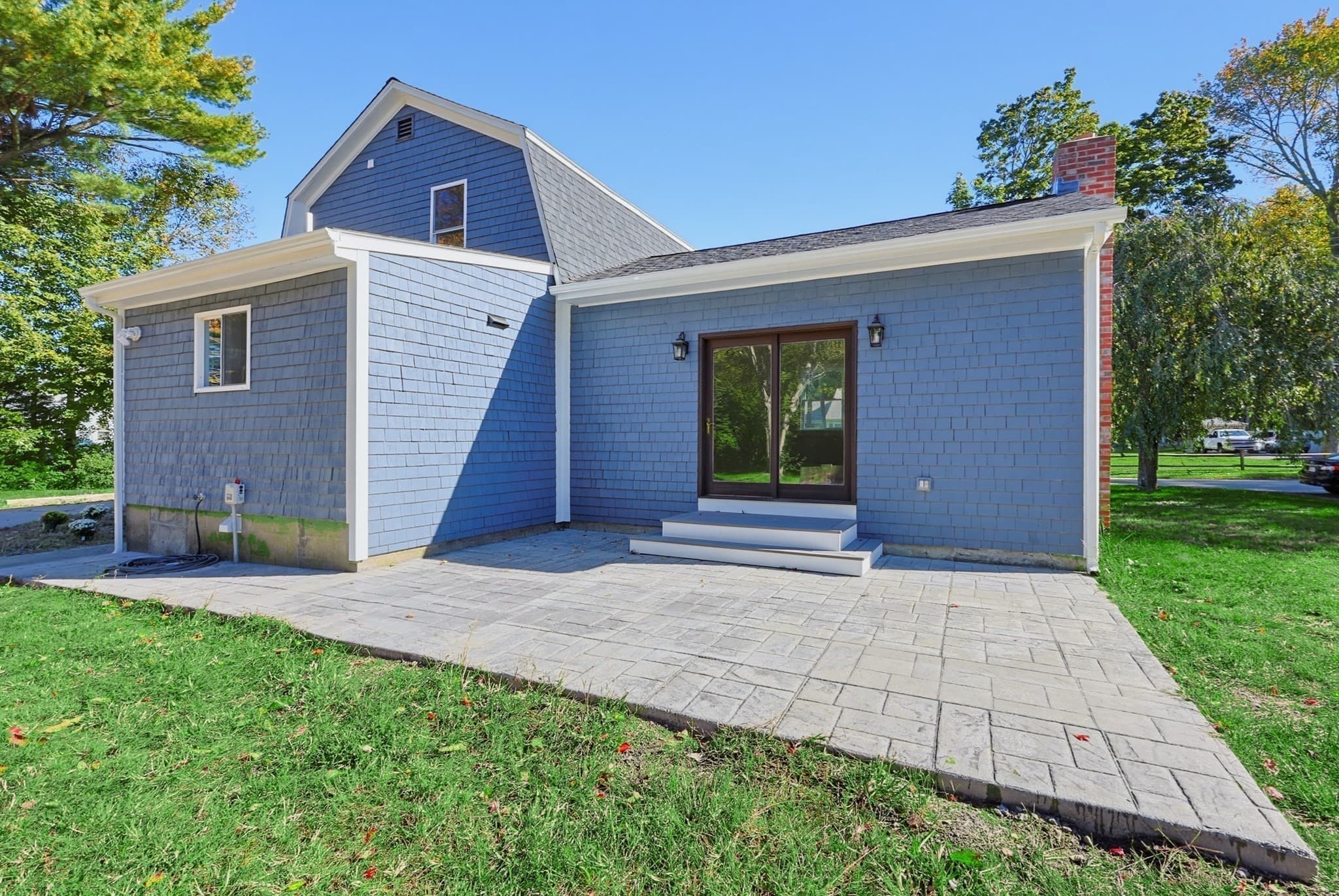 Single Family Residence at 299 S Precinct St, Taunton MA 02718, Taunton, photo 7 of 41