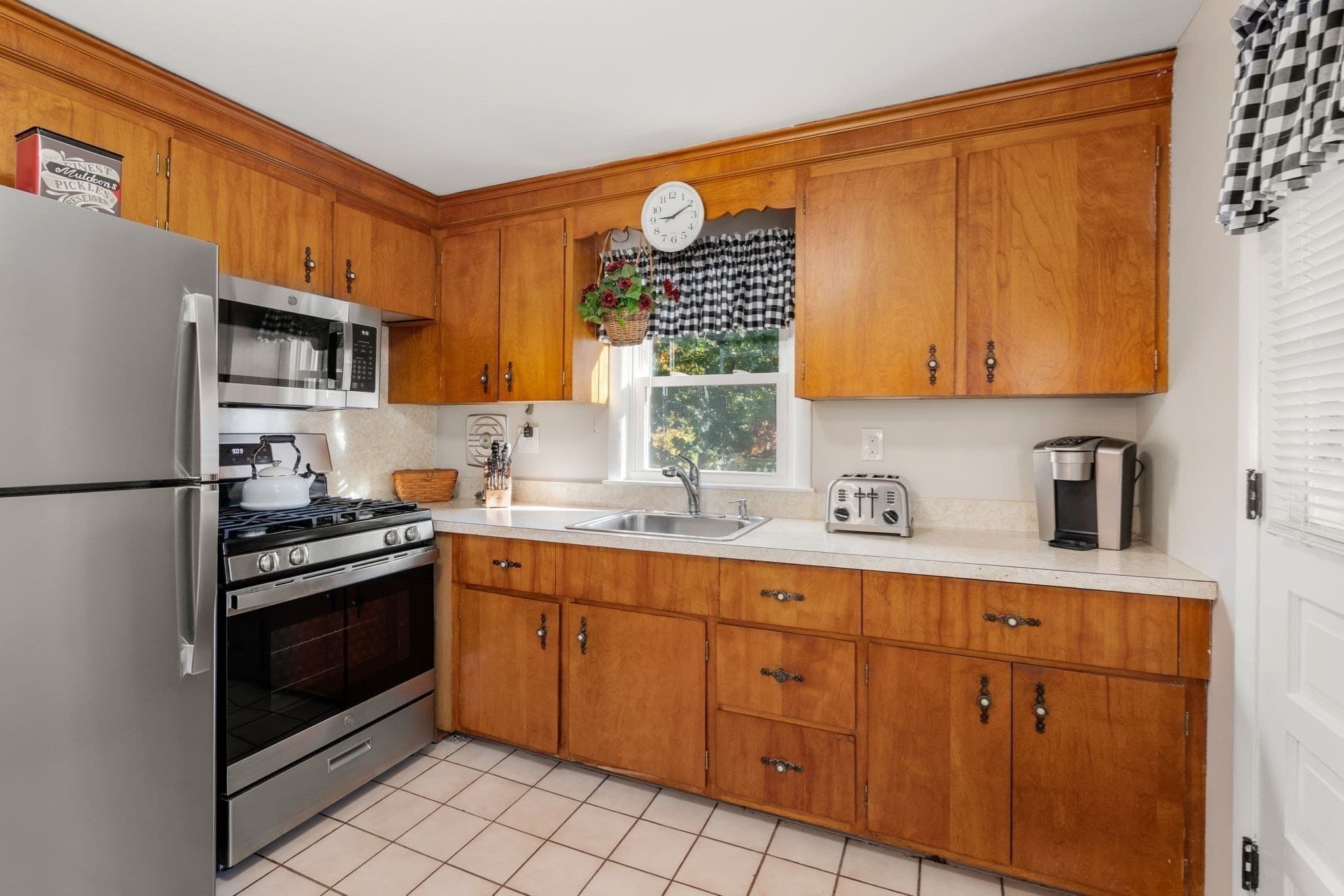 Single Family Residence at 124 Windham Rd, Boston MA 02136, Boston, photo 12 of 40