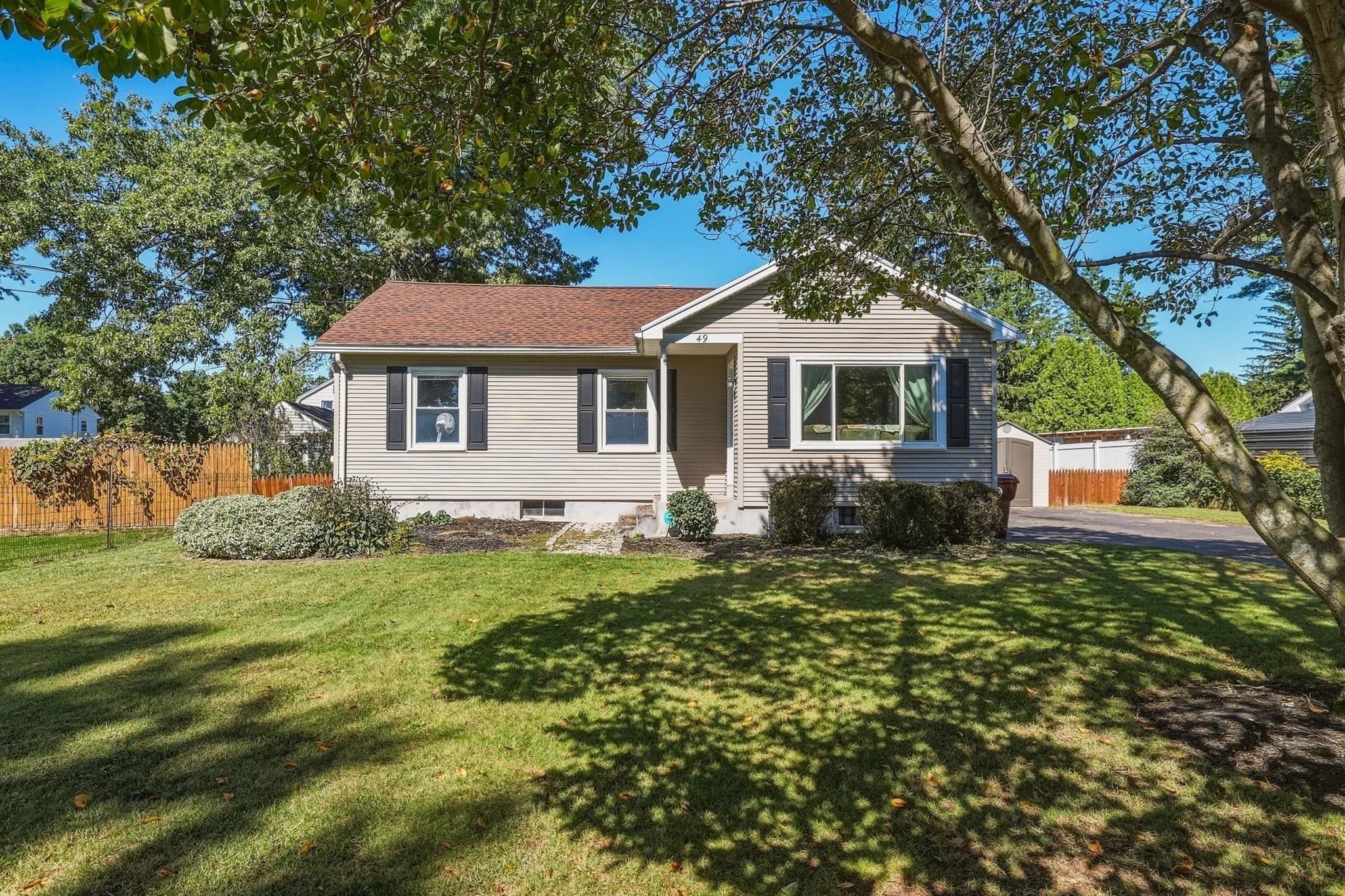 49 Crest St, Ludlow MA 01056