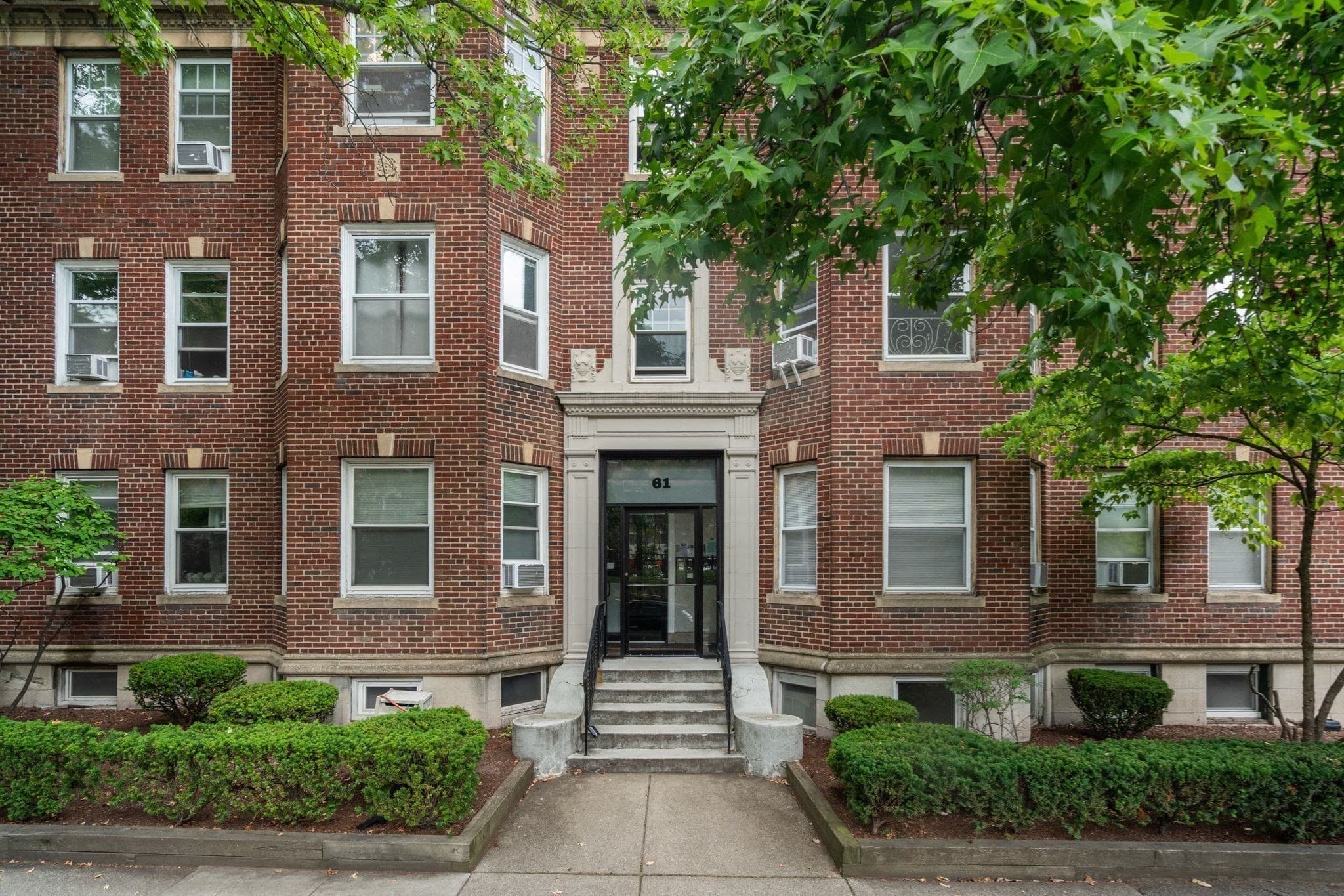 Condominium at 61 Thatcher St # 5A, Brookline MA 02446, Brookline, photo 2 of 15