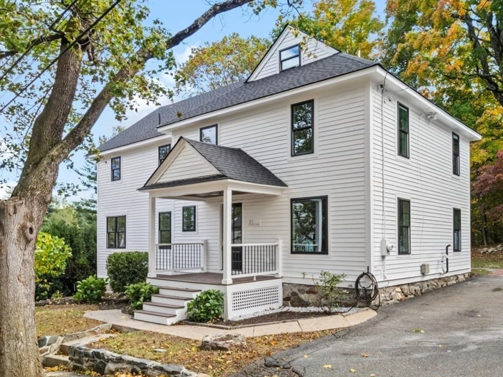 21 Fairfield St, Maynard MA 01754