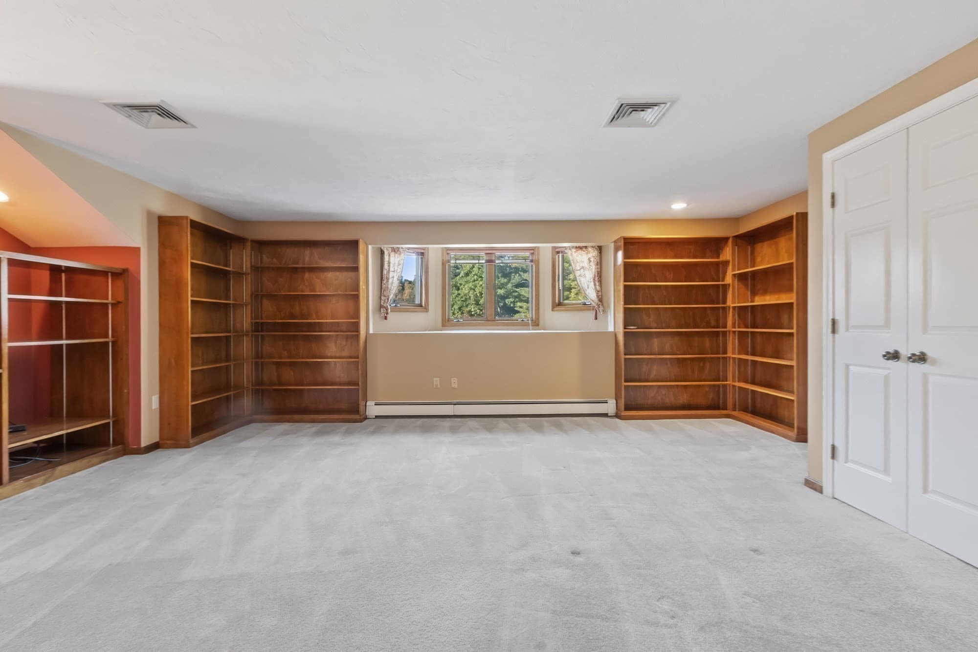 Condominium at 1102C Ridgefield Cir # 1102C, Clinton MA 01510, Clinton, photo 23 of 39