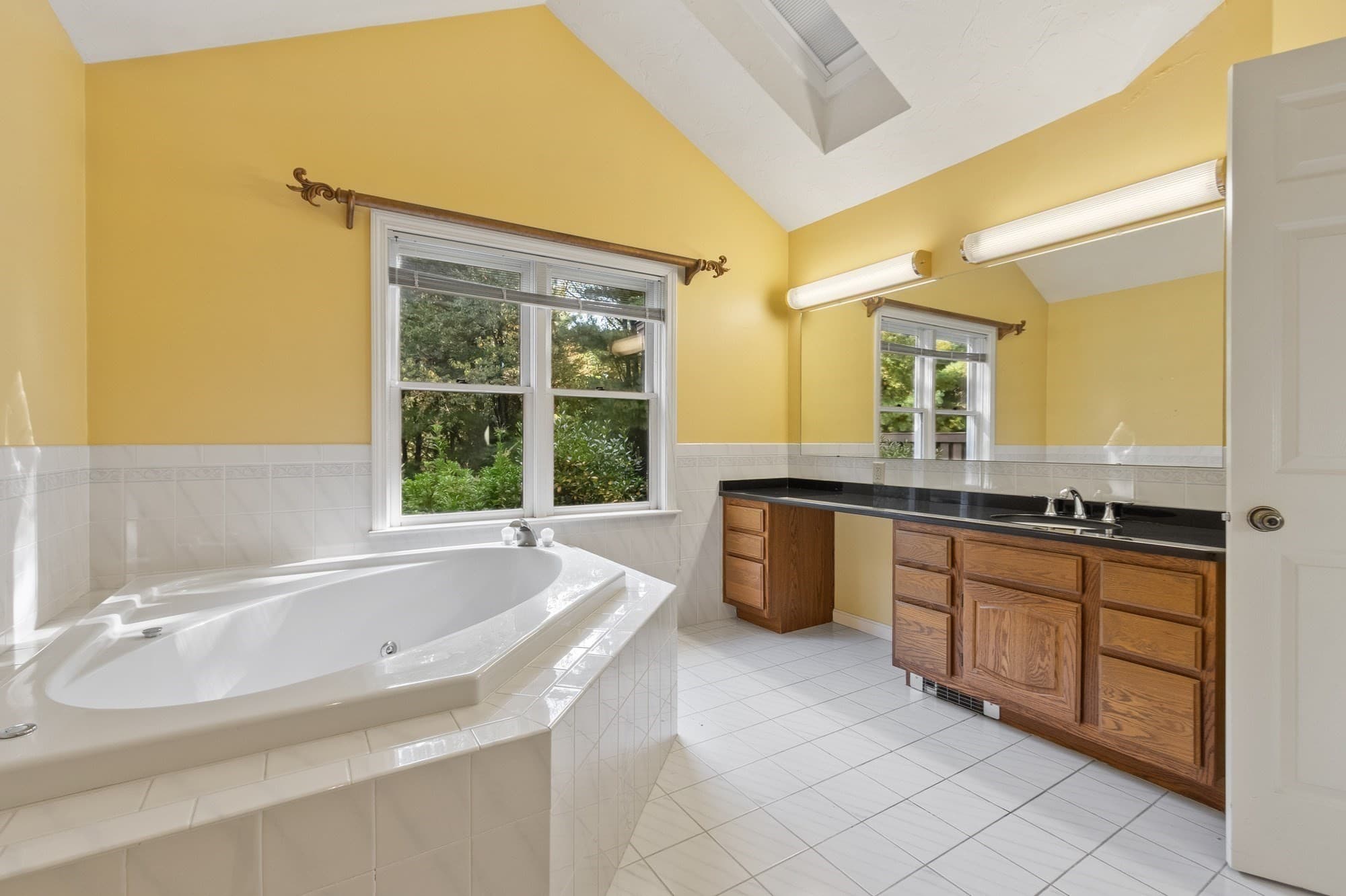 Condominium at 1102C Ridgefield Cir # 1102C, Clinton MA 01510, Clinton, photo 17 of 39