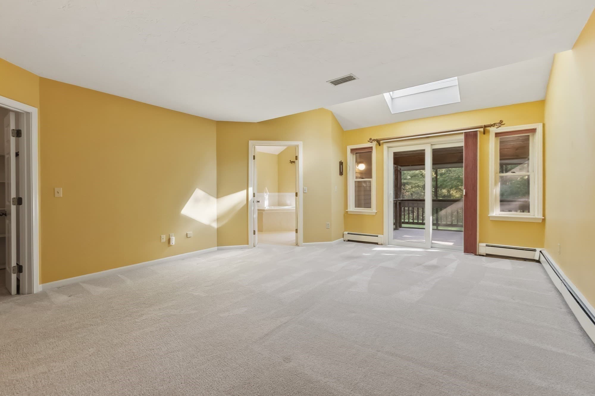 Condominium at 1102C Ridgefield Cir # 1102C, Clinton MA 01510, Clinton, photo 16 of 39