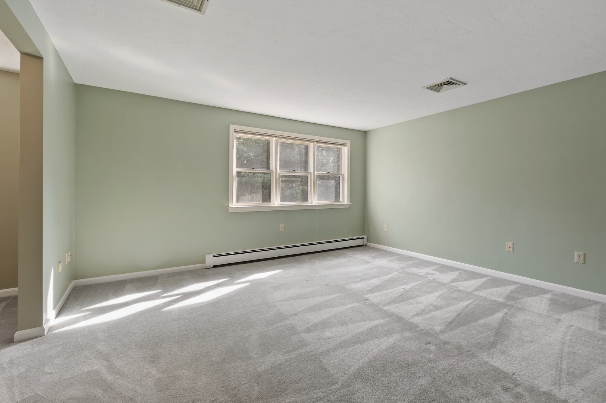 Condominium at 1102C Ridgefield Cir # 1102C, Clinton MA 01510, Clinton, photo 25 of 39