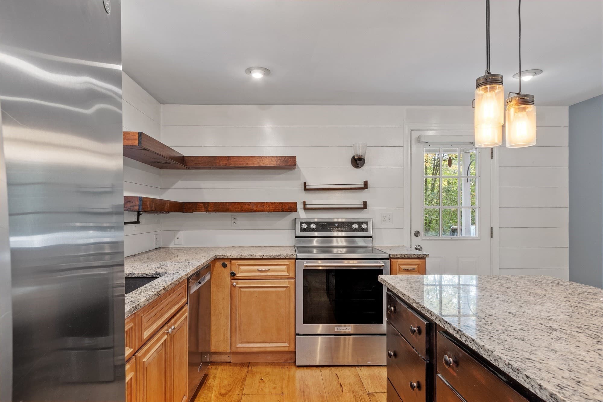 Single Family Residence at 104 Sawyer St, Gardner MA 01440, Gardner, photo 13 of 41