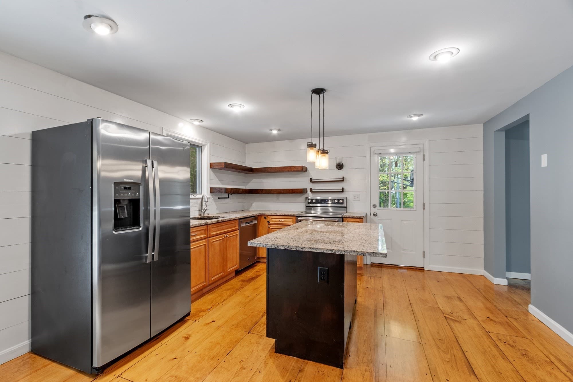 Single Family Residence at 104 Sawyer St, Gardner MA 01440, Gardner, photo 12 of 41