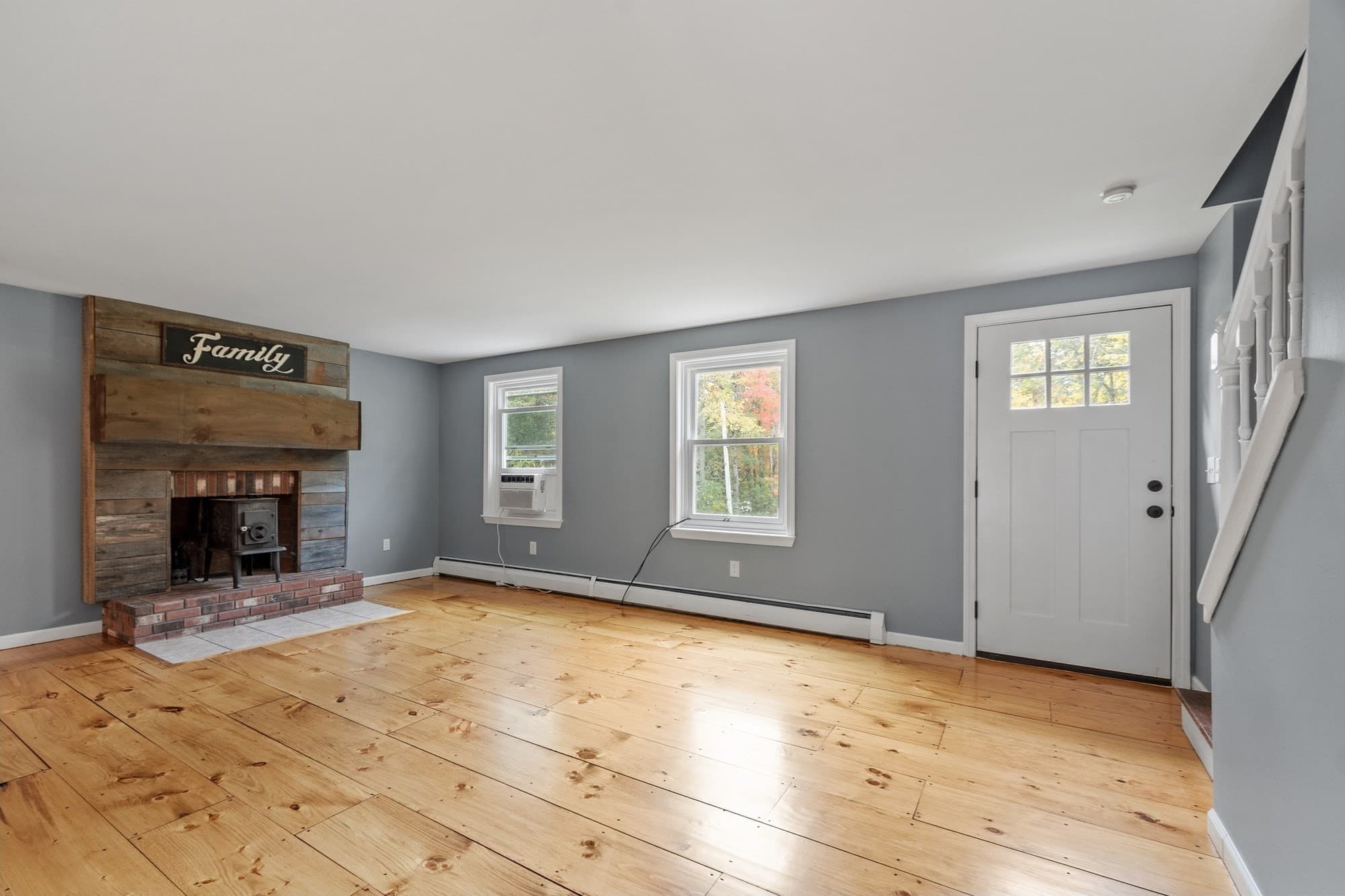 Single Family Residence at 104 Sawyer St, Gardner MA 01440, Gardner, photo 3 of 41
