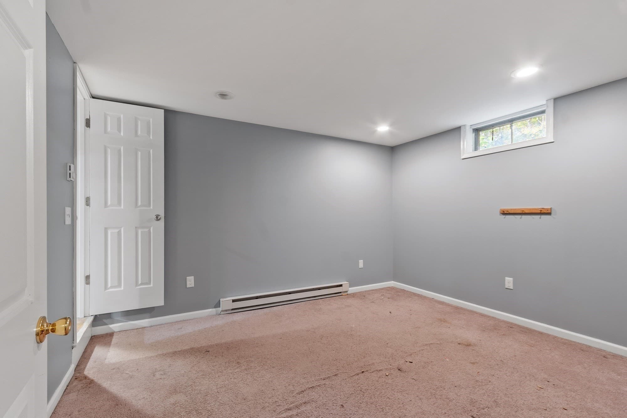 Single Family Residence at 104 Sawyer St, Gardner MA 01440, Gardner, photo 32 of 41
